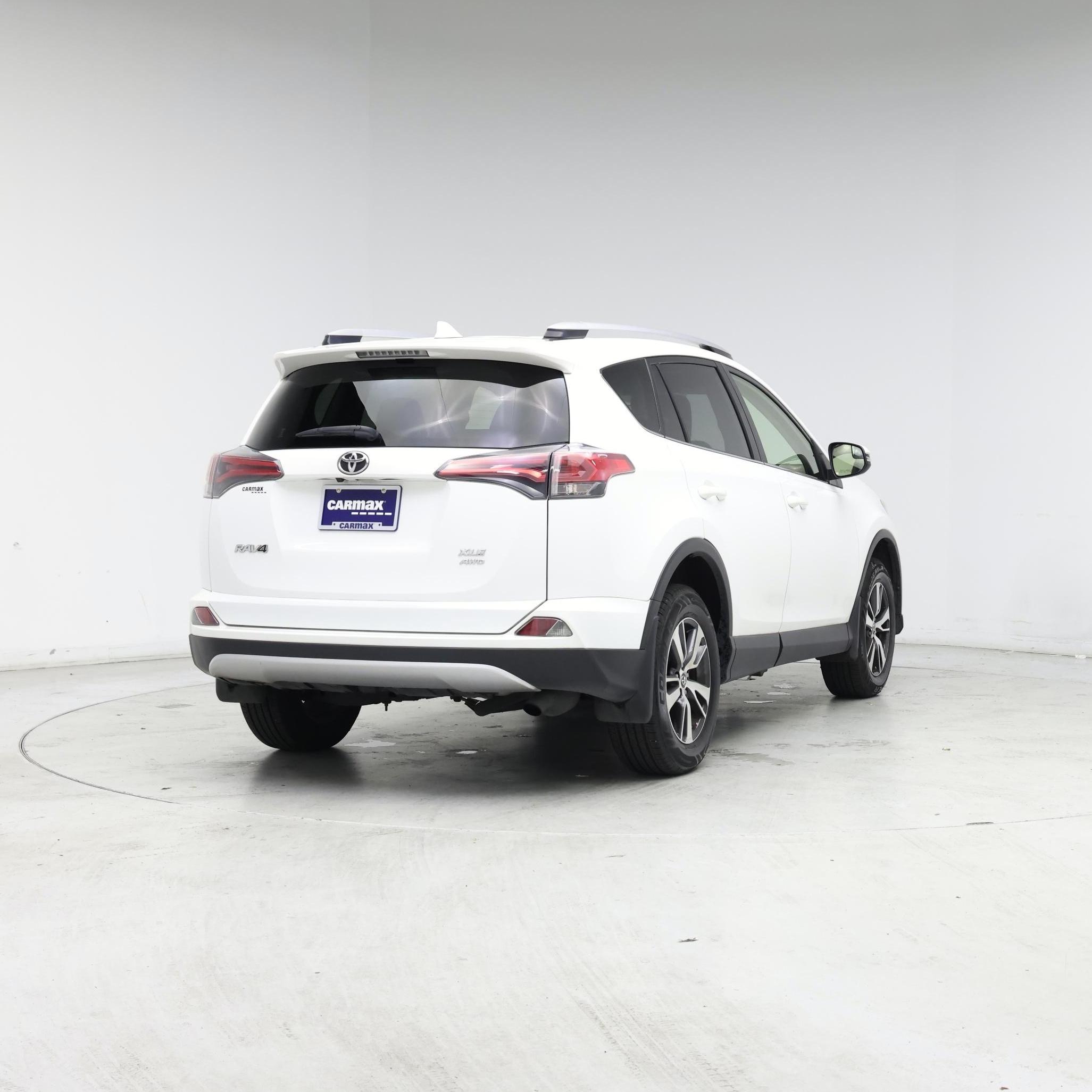Thumbnail: 2016 Toyota RAV4 - 8