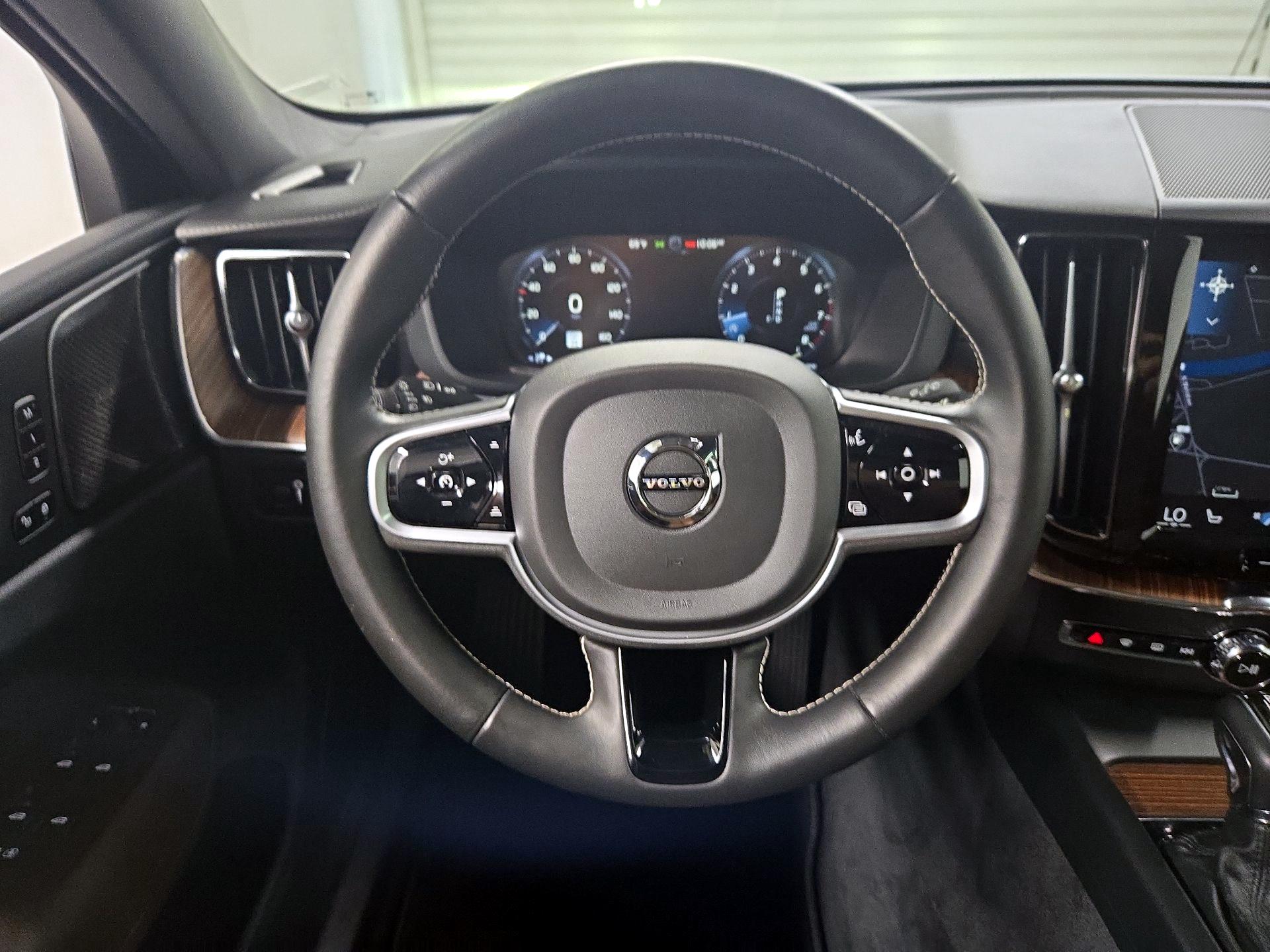 Thumbnail: 2020 Volvo XC60 - 10