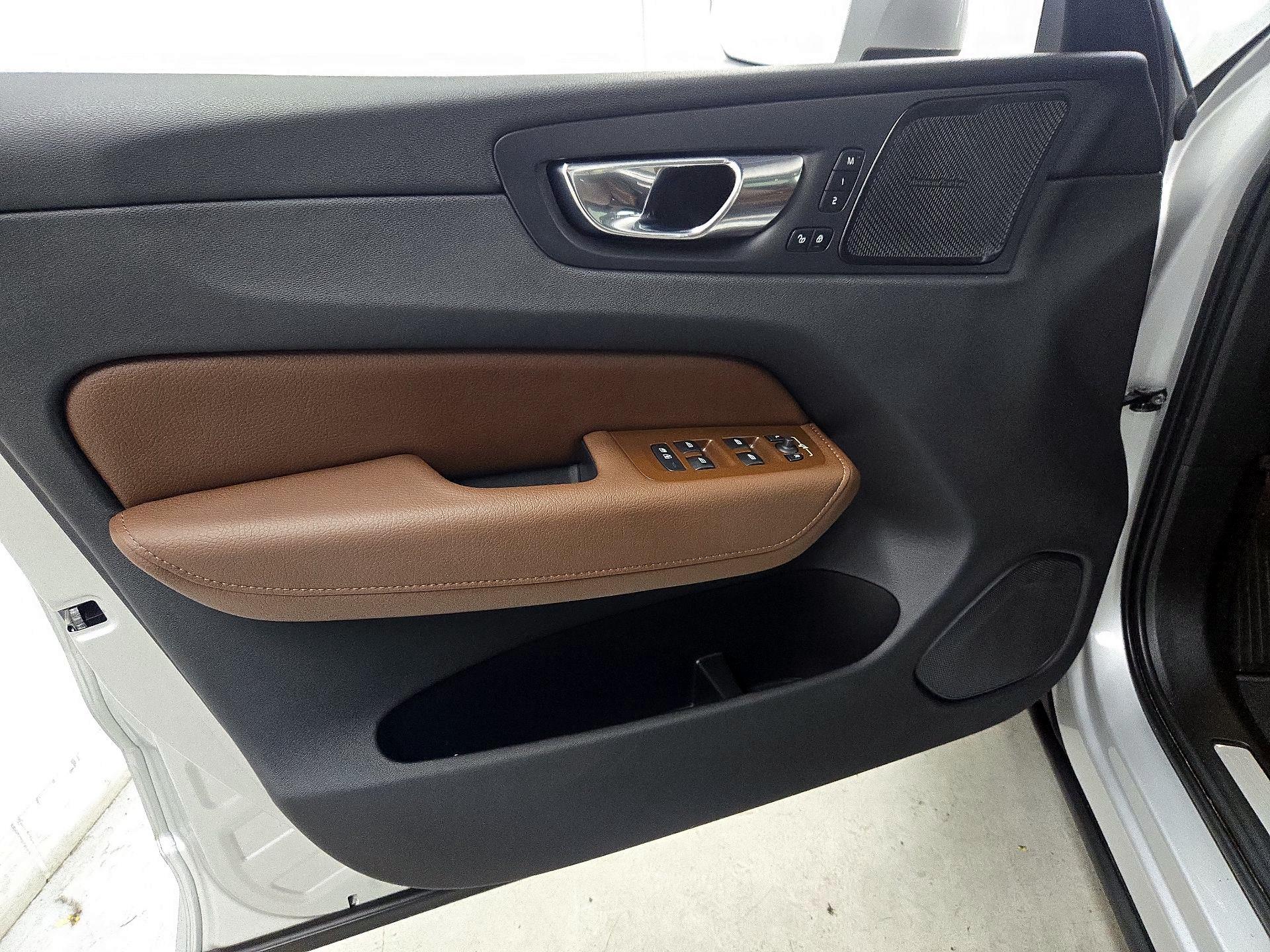 Thumbnail: 2020 Volvo XC60 - 12