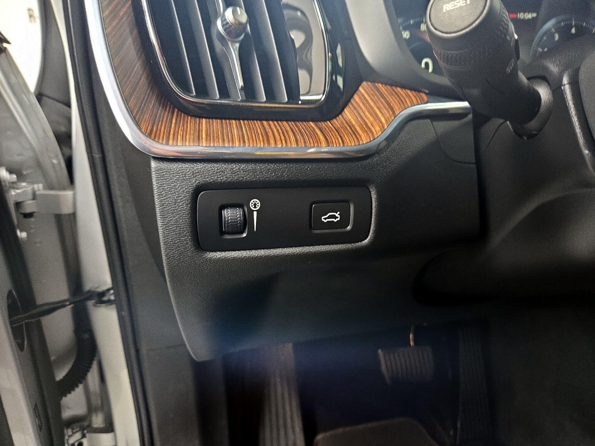Thumbnail: 2020 Volvo XC60 - 13