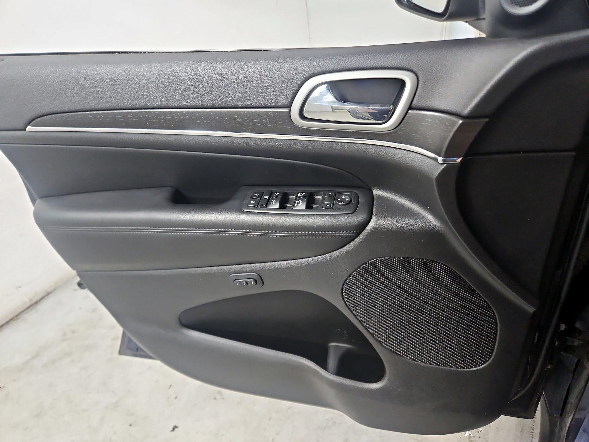 Thumbnail: 2018 Jeep Grand Cherokee - 12