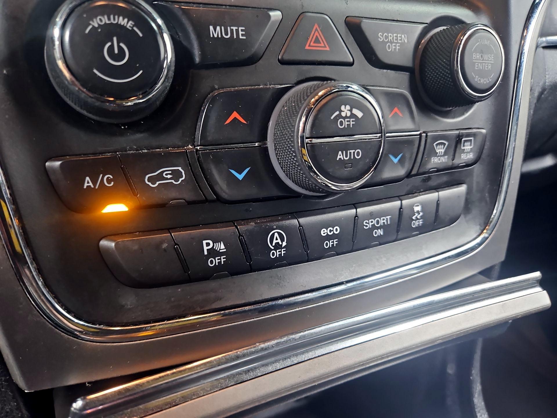 Thumbnail: 2018 Jeep Grand Cherokee - 17