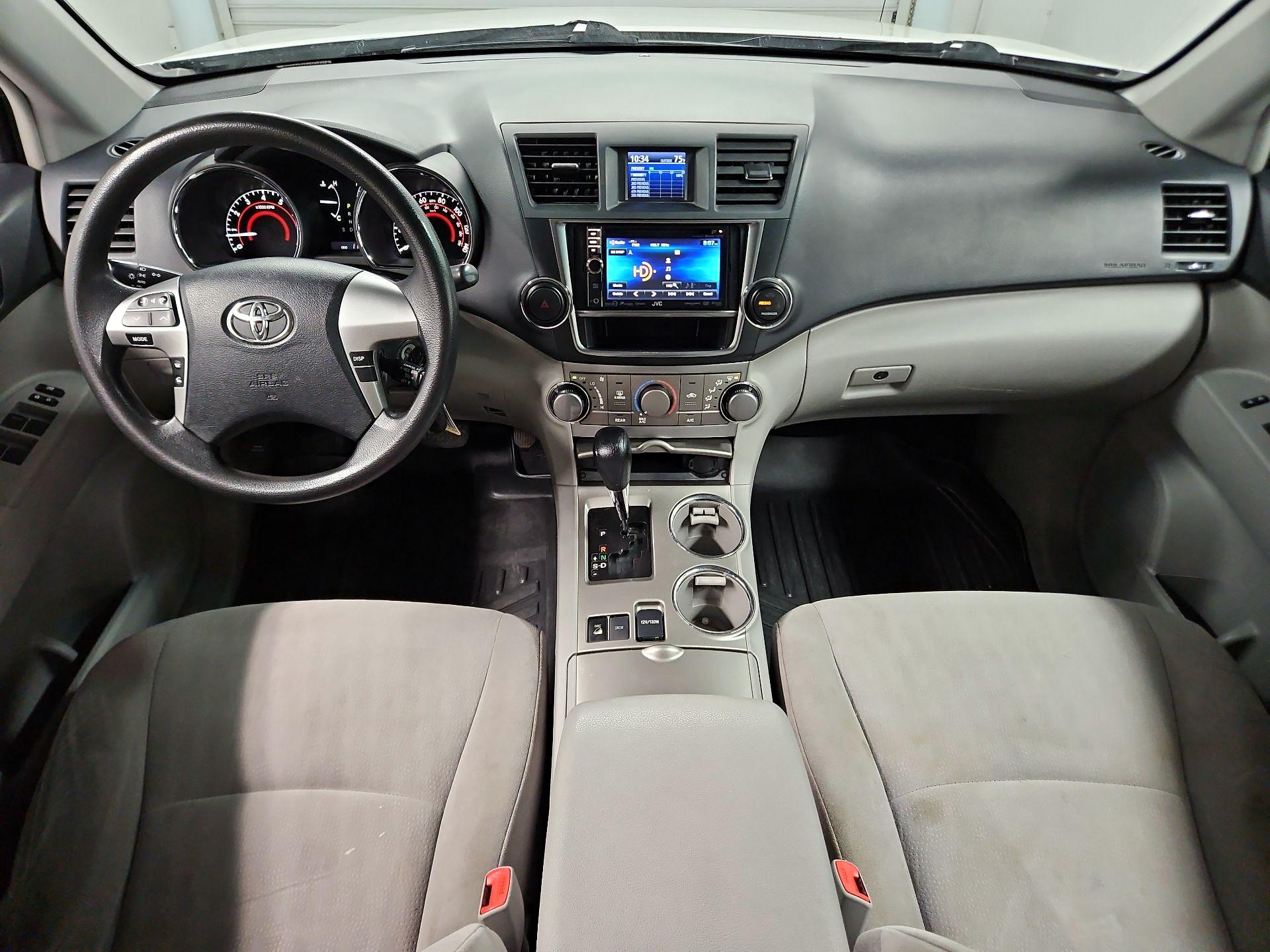 Thumbnail: 2013 Toyota Highlander - 9