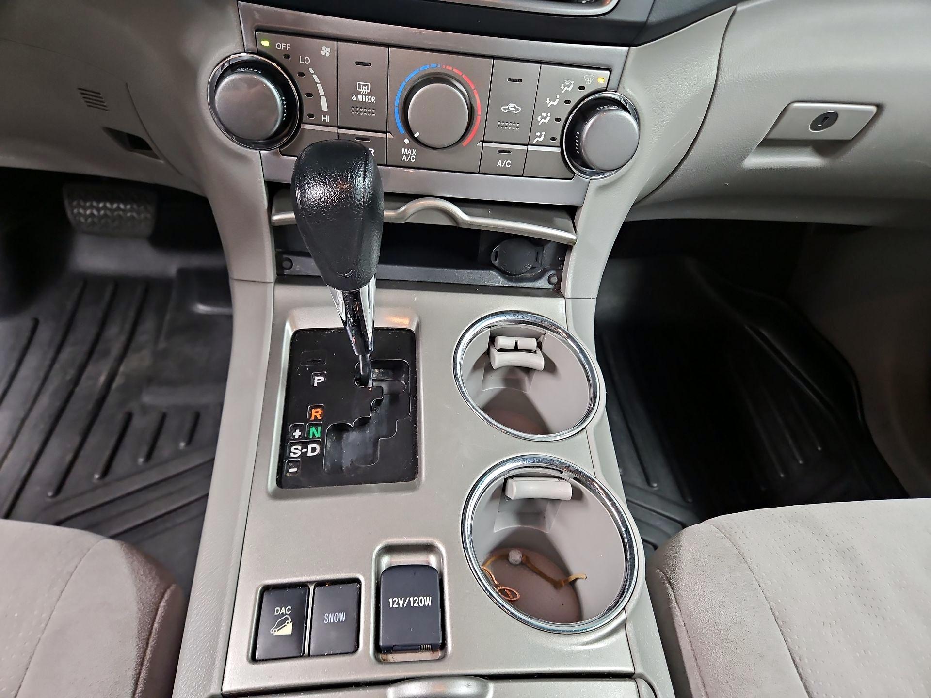 Thumbnail: 2013 Toyota Highlander - 17