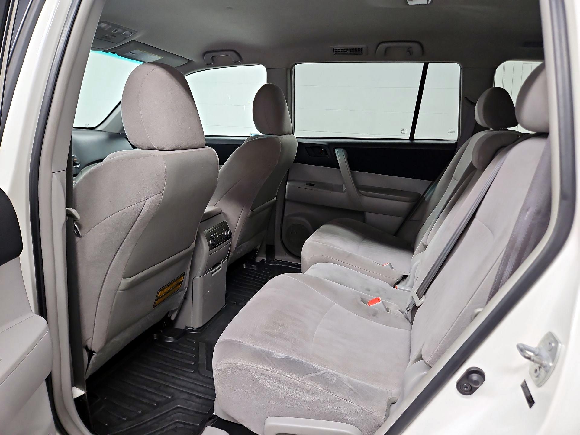 Thumbnail: 2013 Toyota Highlander - 19