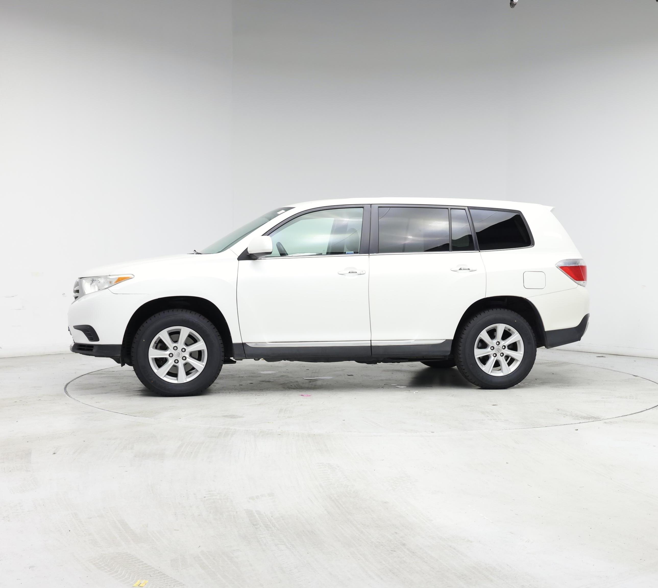 Thumbnail: 2013 Toyota Highlander - 3