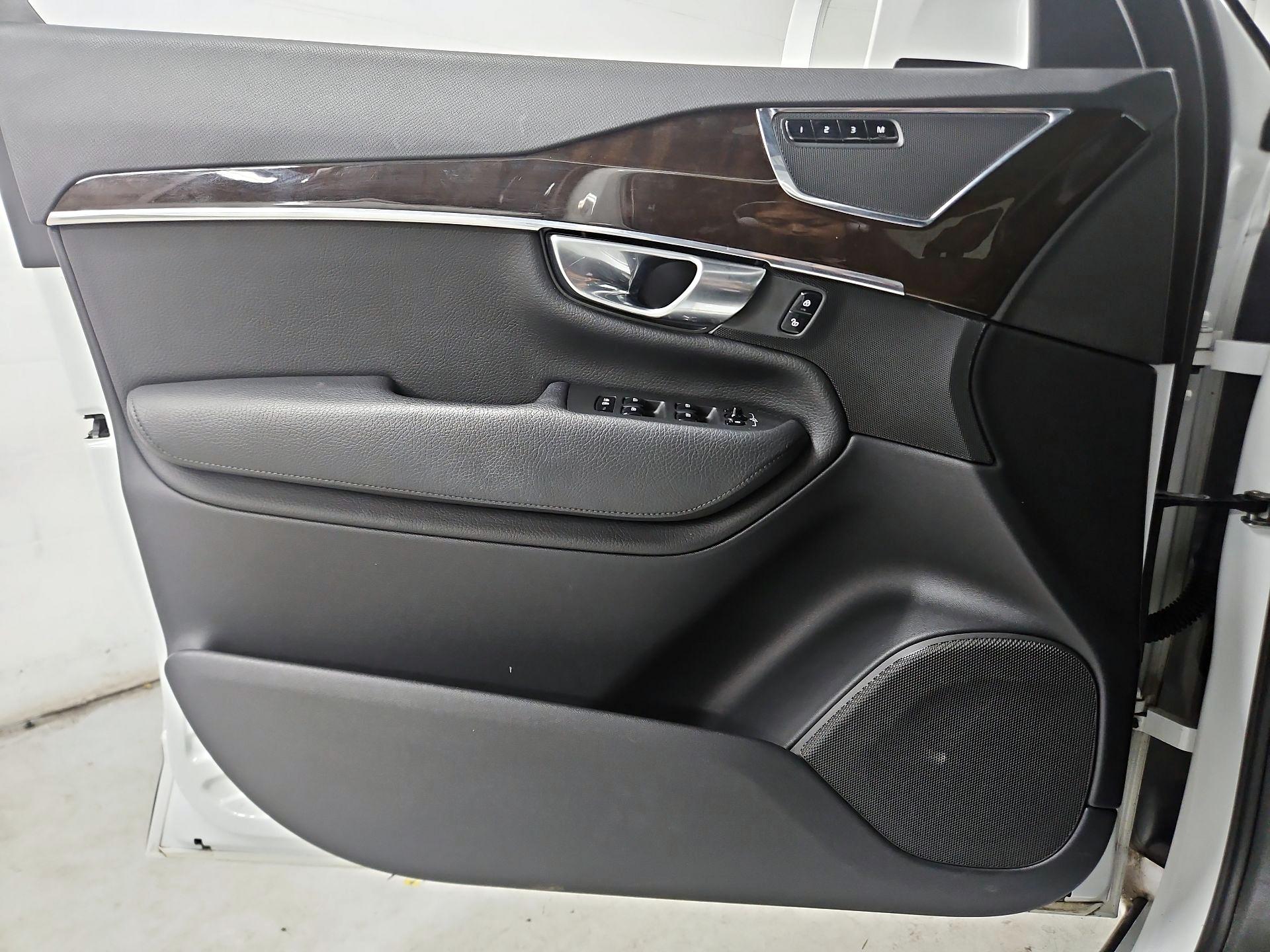 Thumbnail: 2017 Volvo XC90 - 12