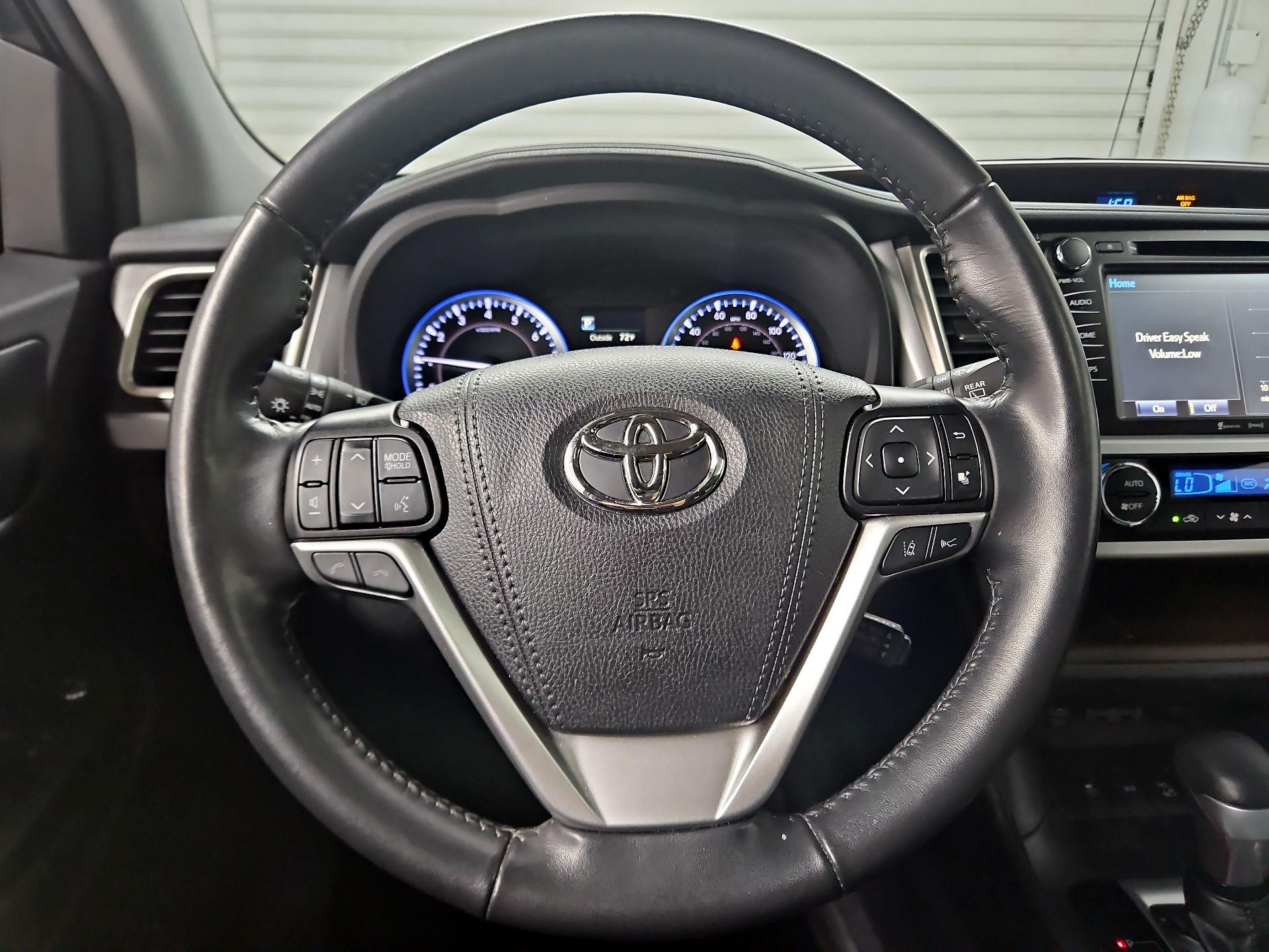 Thumbnail: 2019 Toyota Highlander - 10