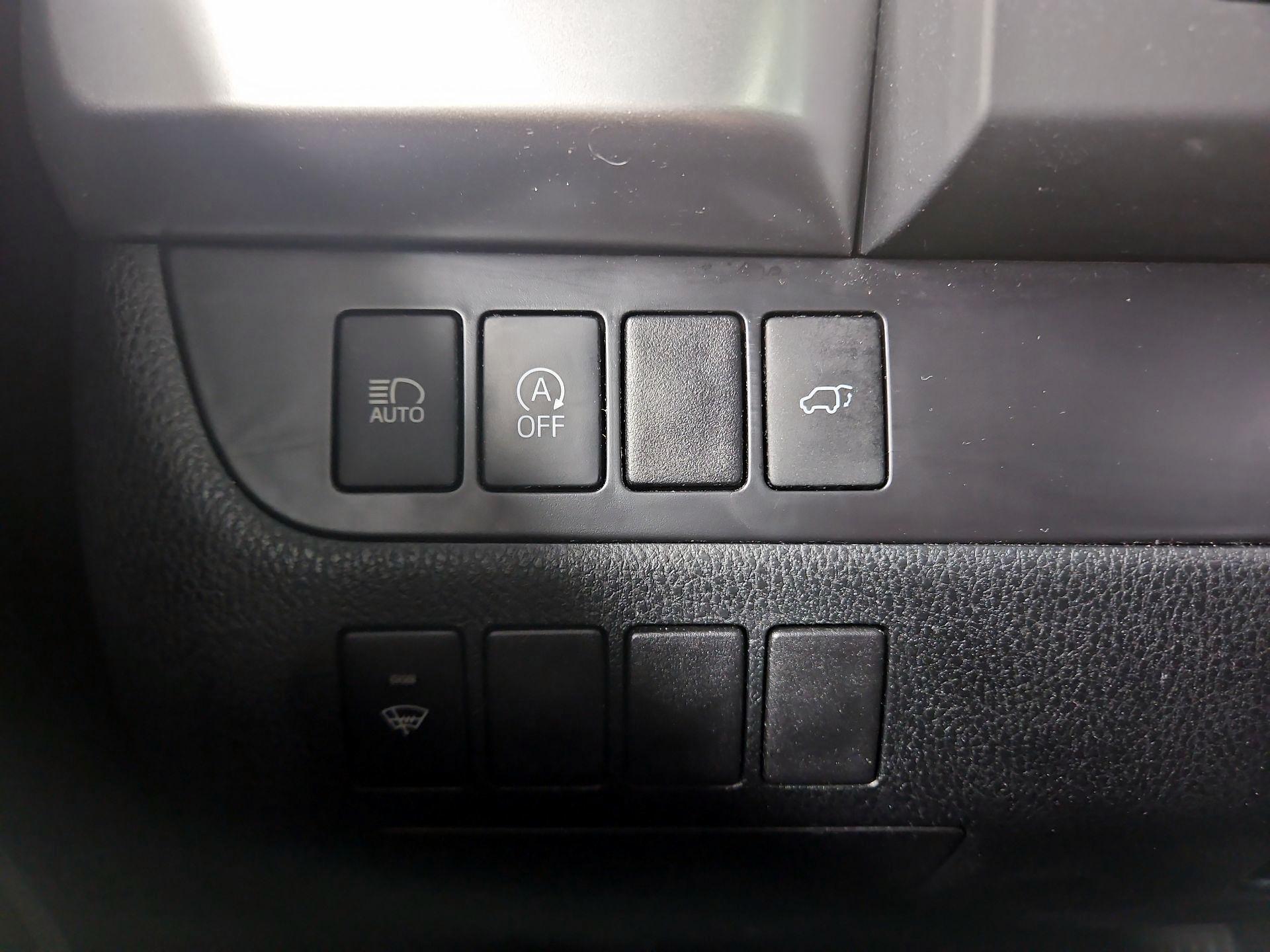 Thumbnail: 2019 Toyota Highlander - 13