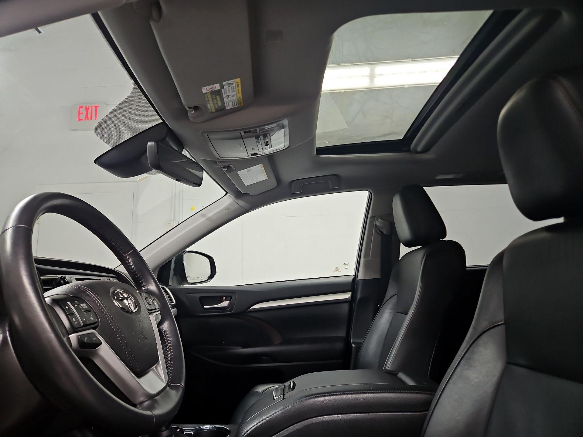 Thumbnail: 2019 Toyota Highlander - 19