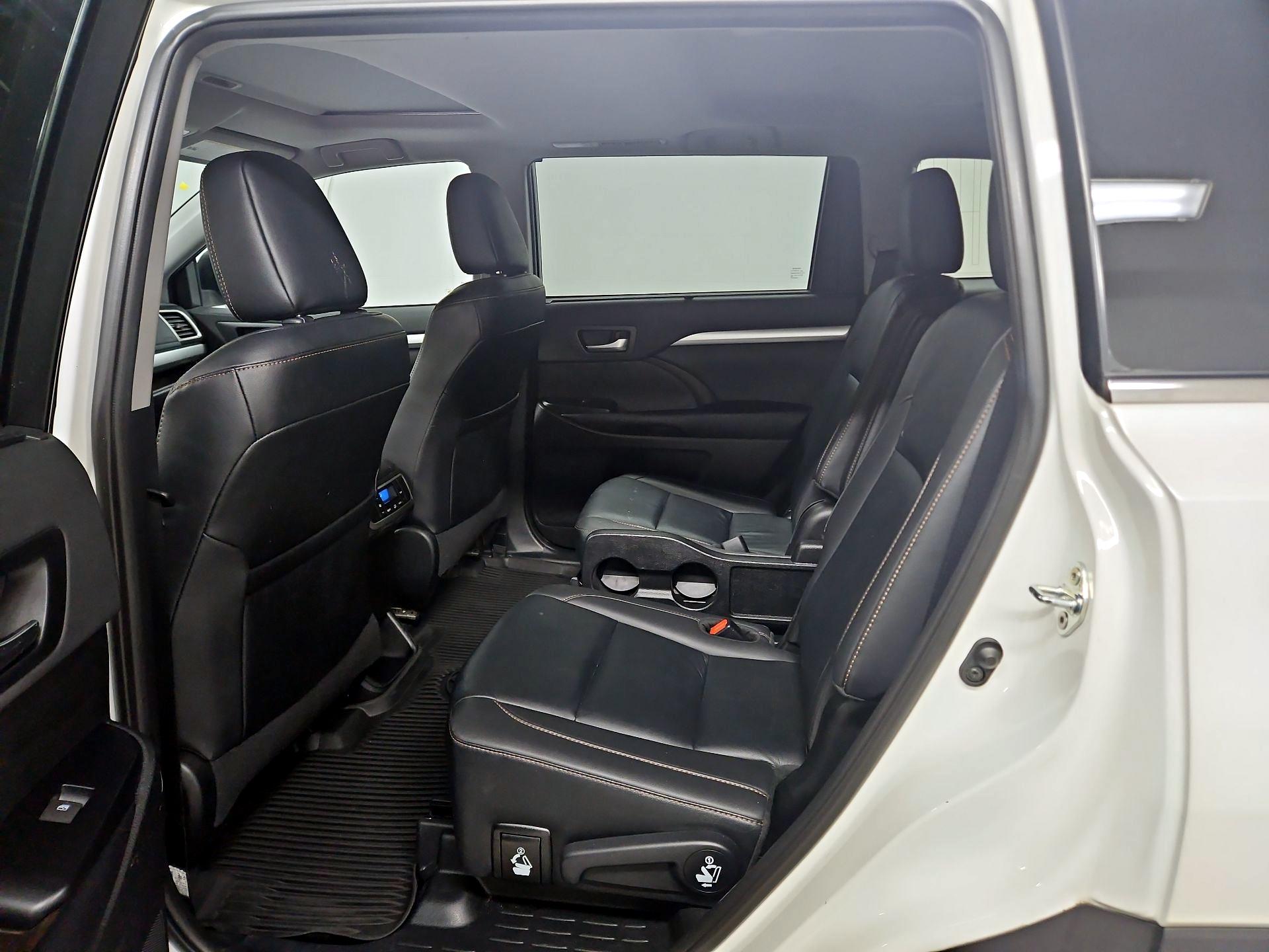 Thumbnail: 2019 Toyota Highlander - 20