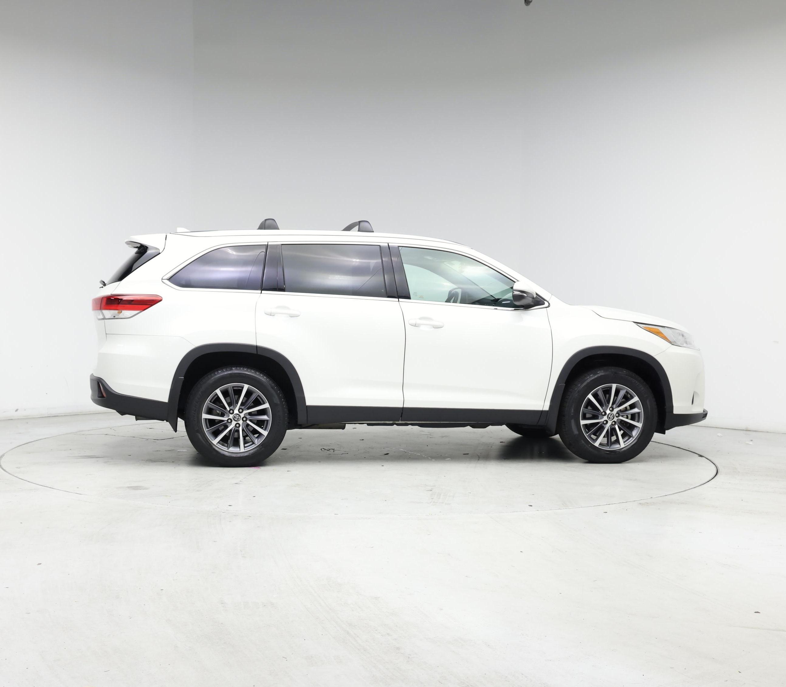 Thumbnail: 2019 Toyota Highlander - 7