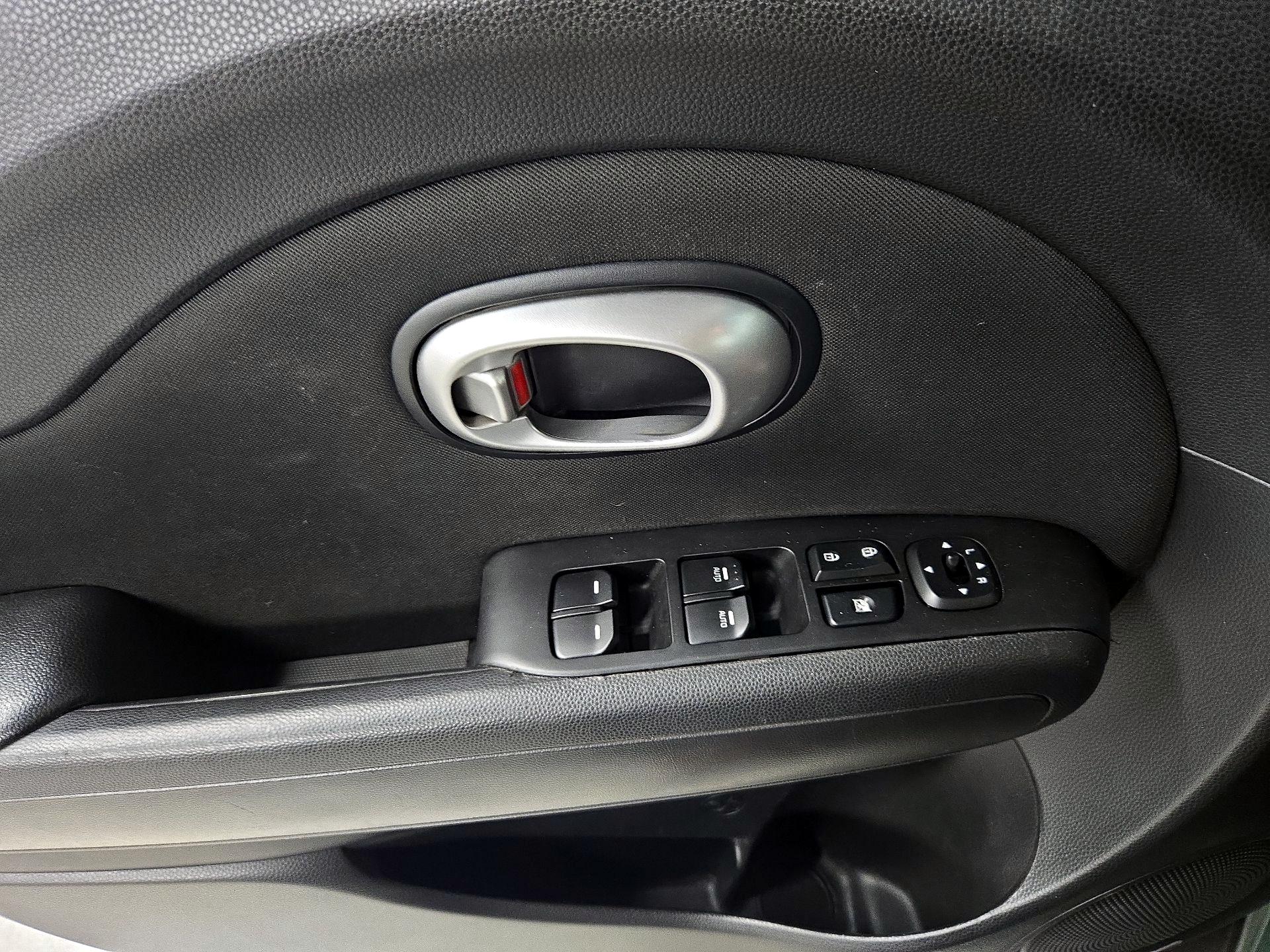 Thumbnail: 2014 Kia Soul - 12