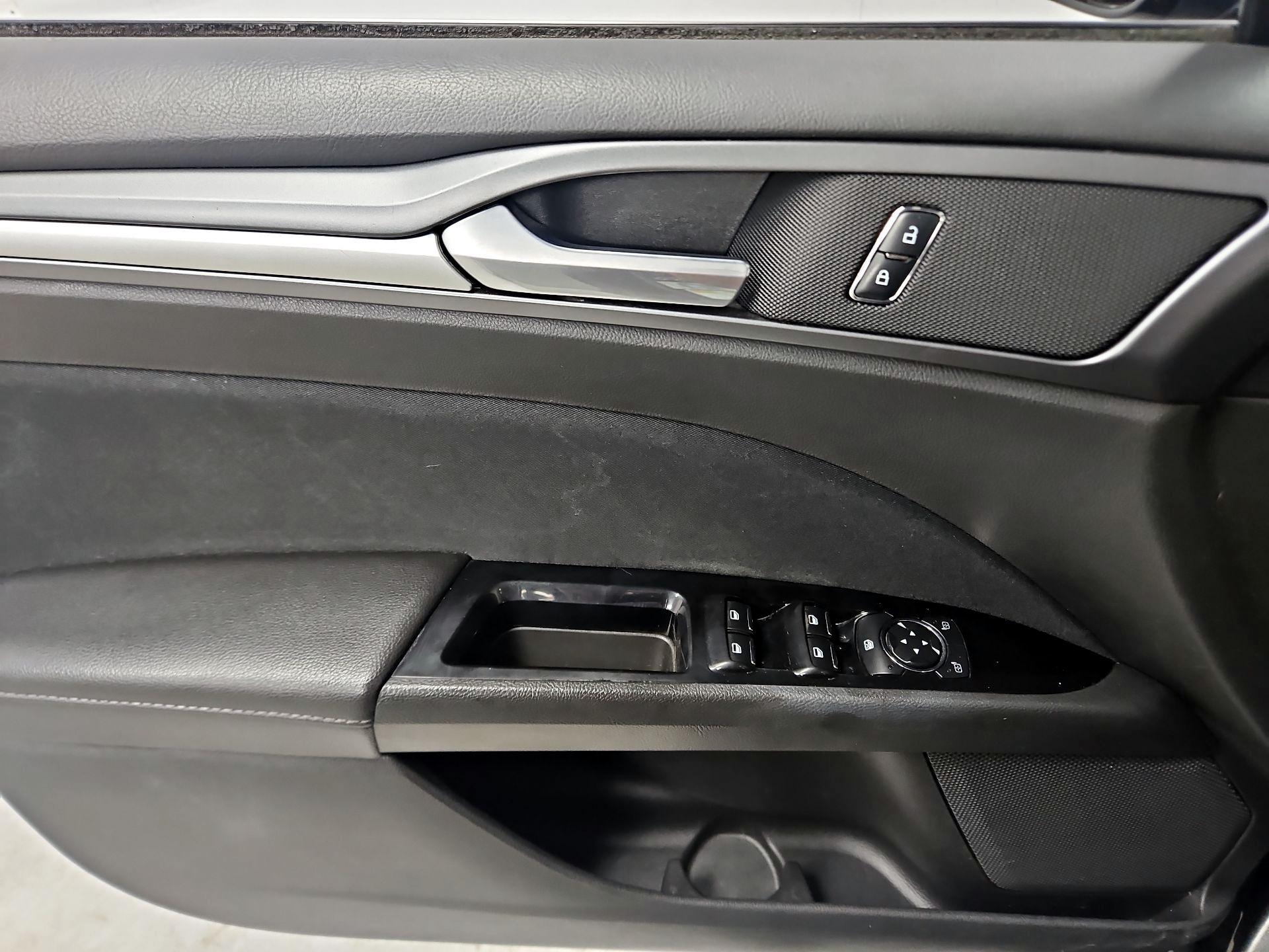Thumbnail: 2016 Ford Fusion - 12