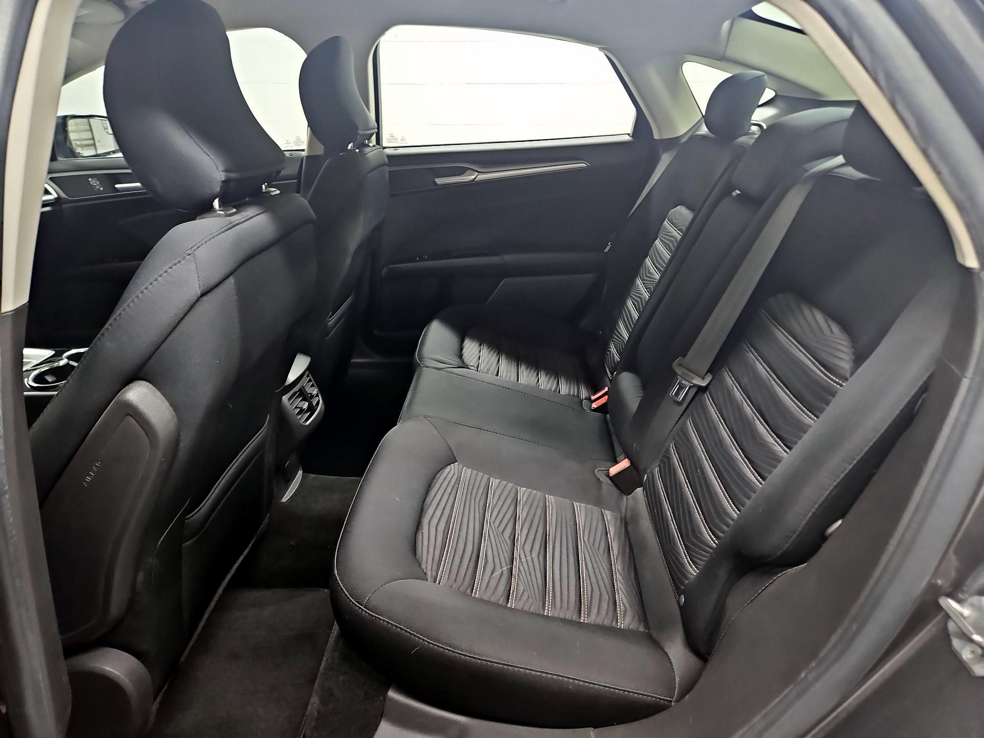 Thumbnail: 2016 Ford Fusion - 19