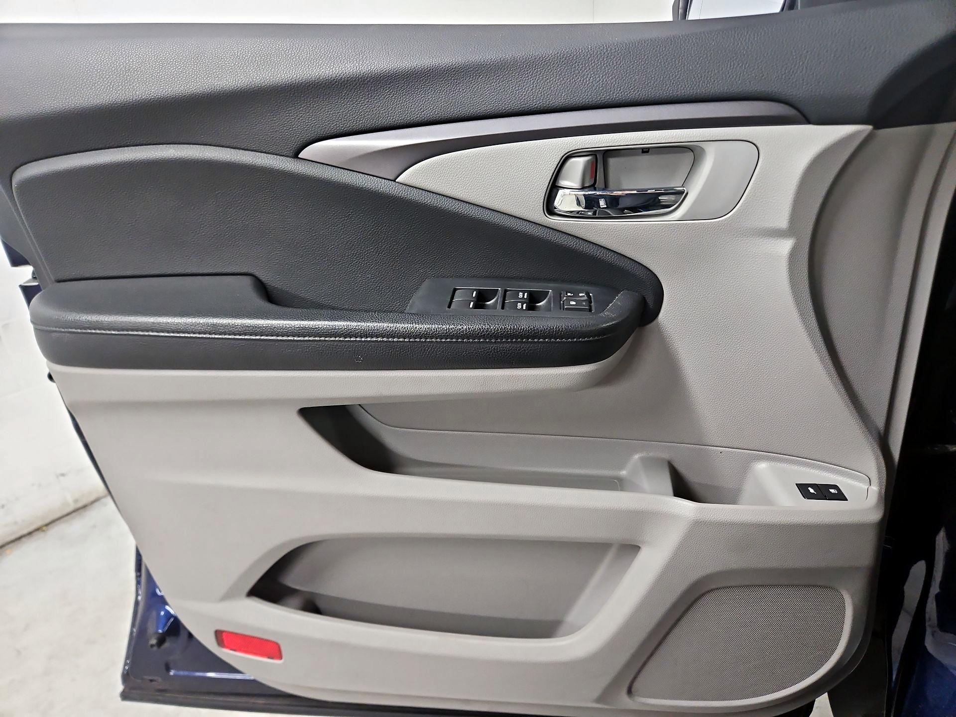 Thumbnail: 2016 Honda Pilot - 12