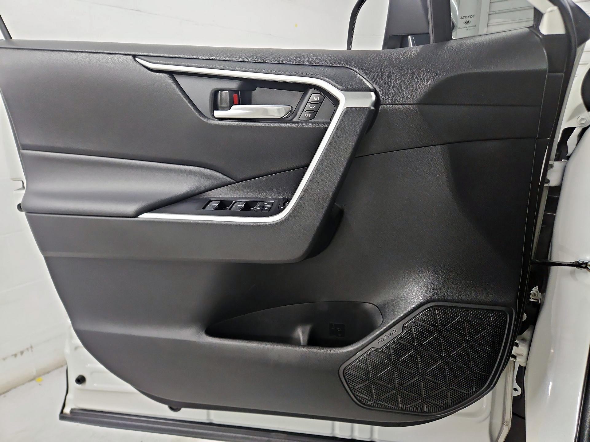 Thumbnail: 2022 Toyota RAV4 - 12