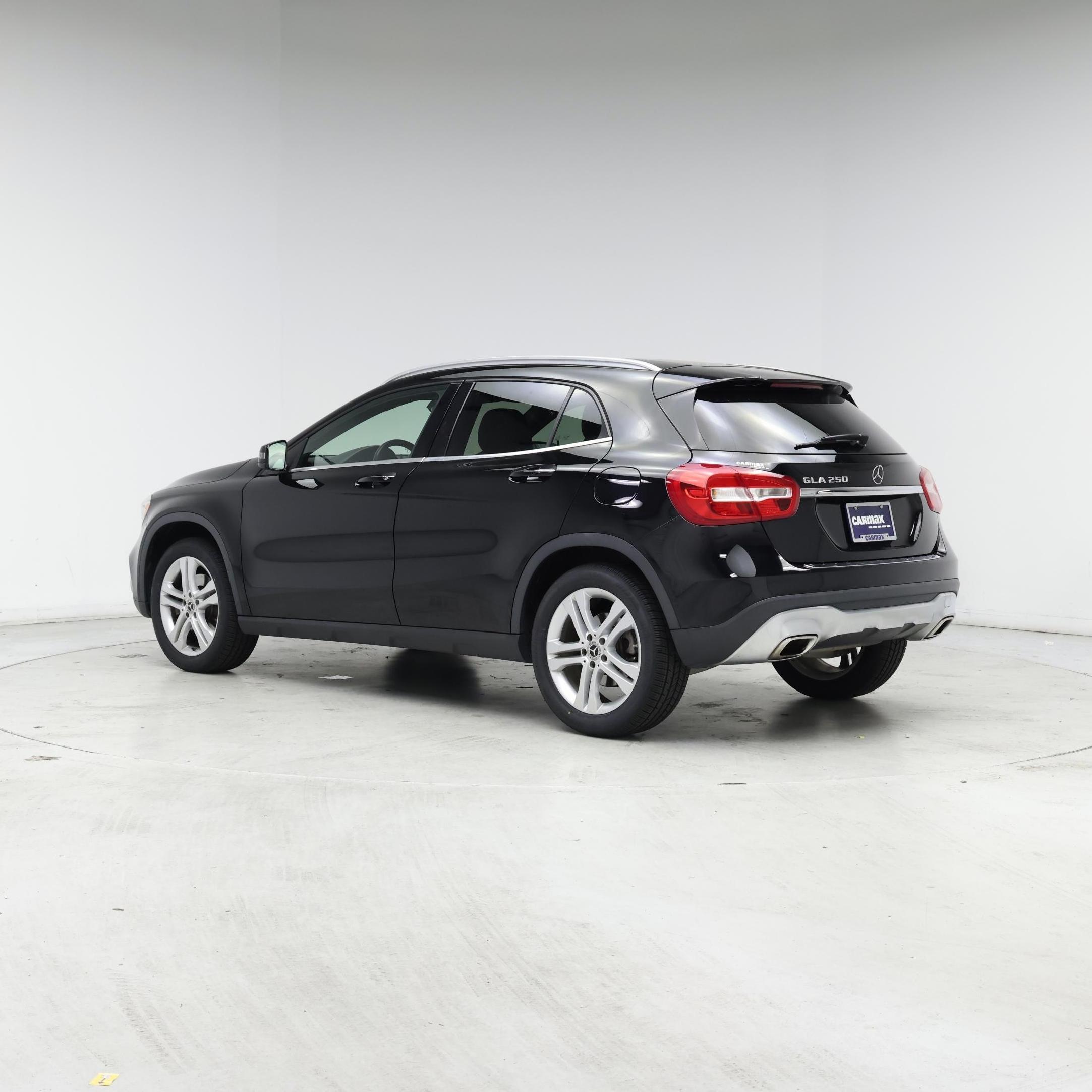 Thumbnail: 2018 Mercedes-Benz GLA - 2