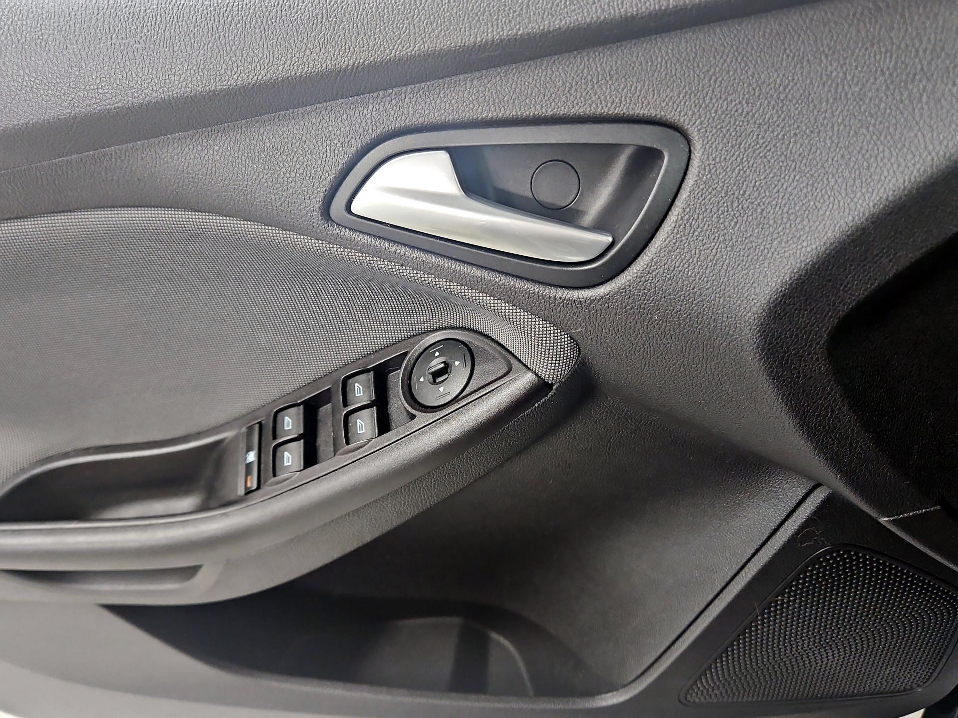 Thumbnail: 2014 Ford Focus - 12