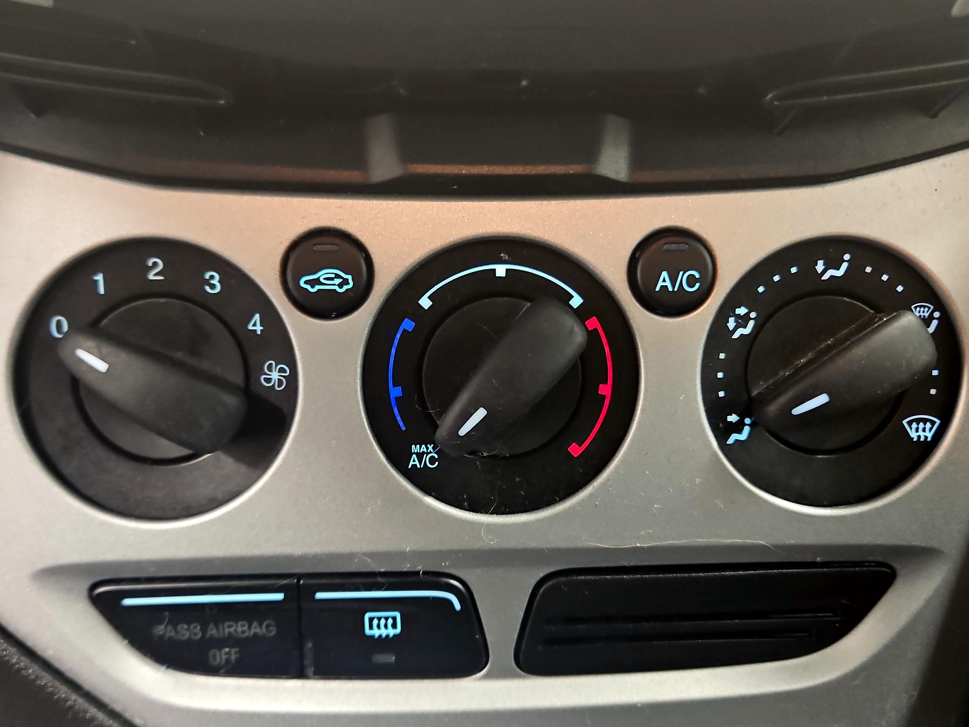 Thumbnail: 2014 Ford Focus - 15