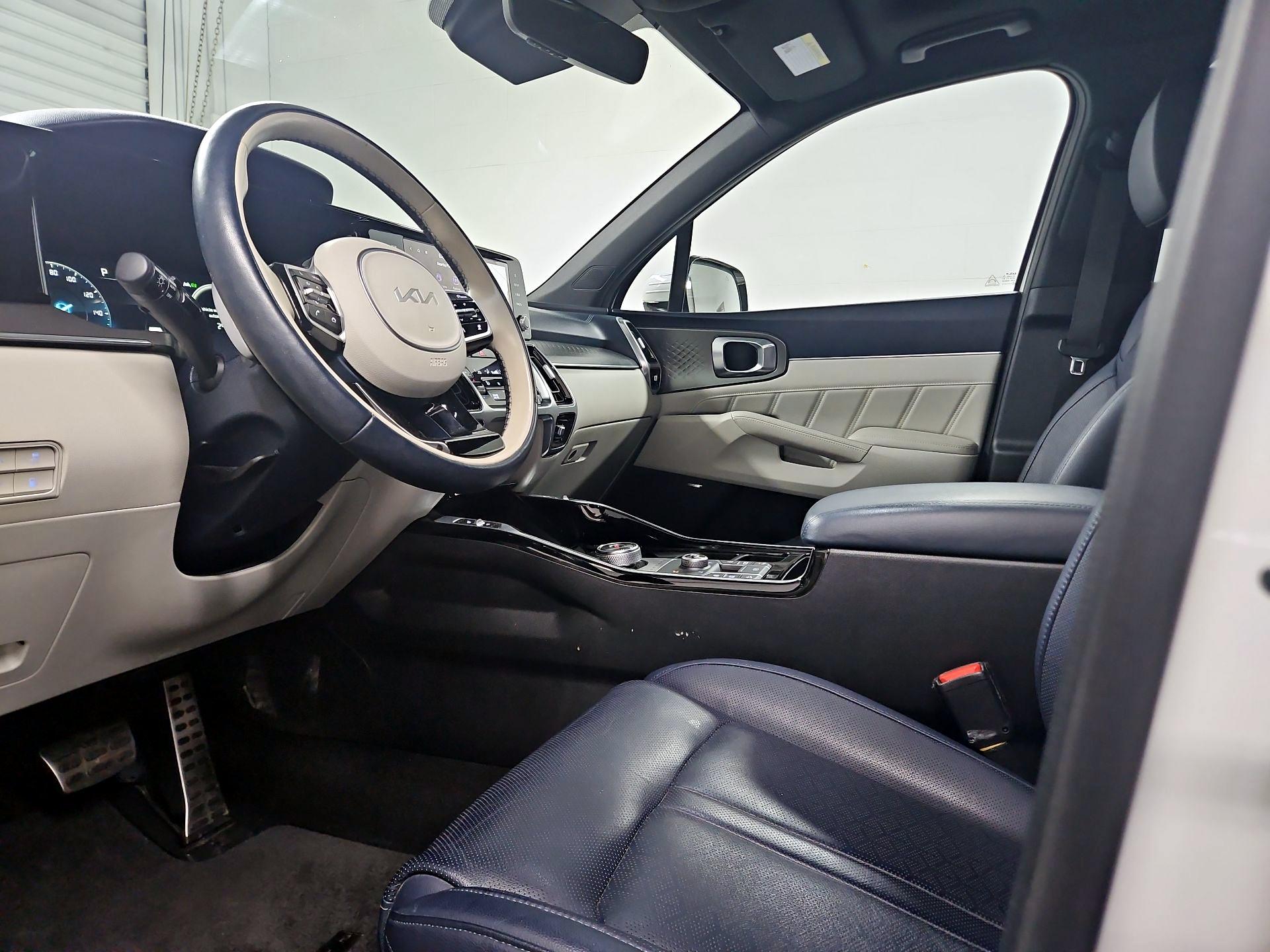 Thumbnail: 2023 Kia Sorento - 11