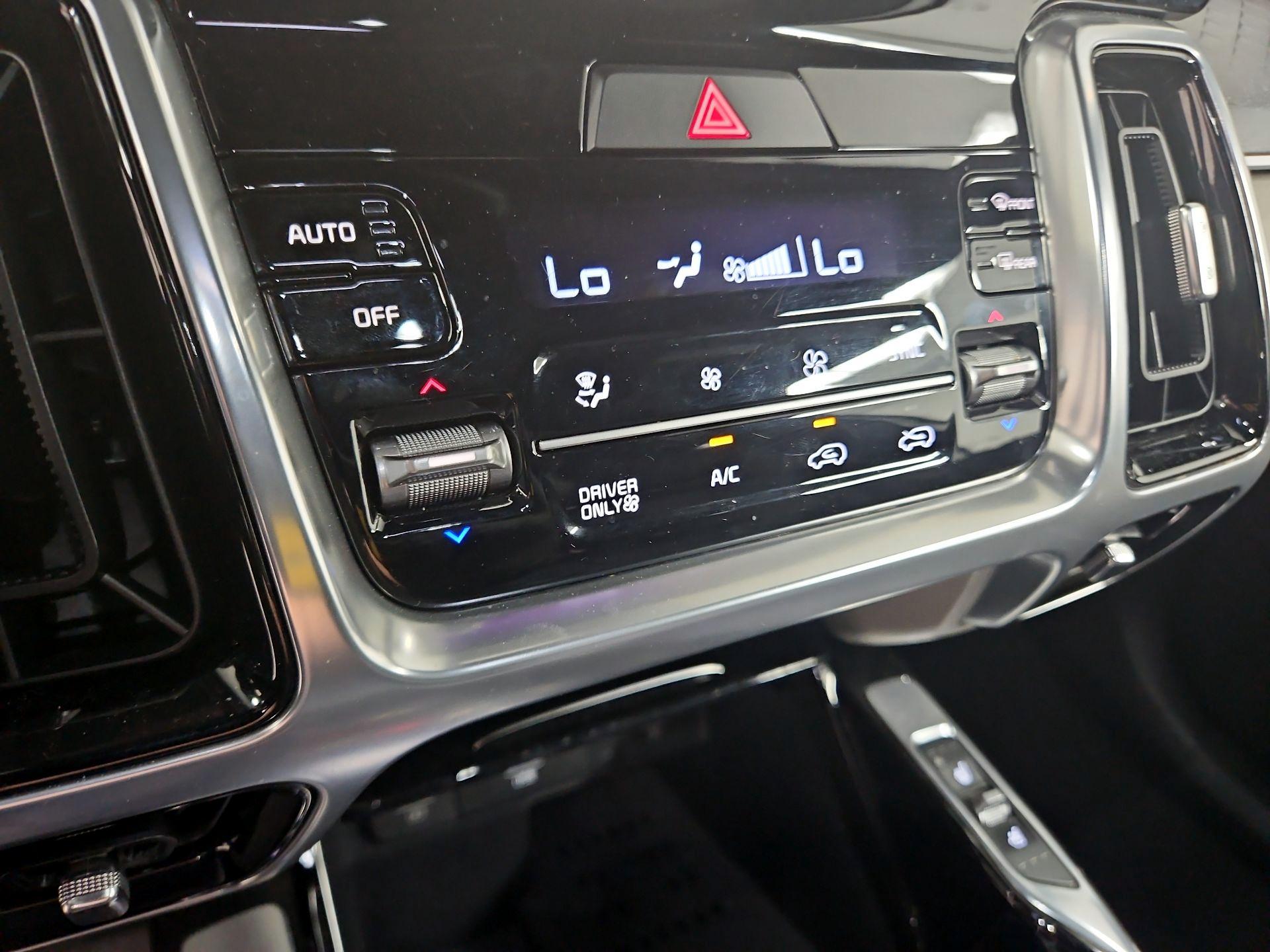 Thumbnail: 2023 Kia Sorento - 17