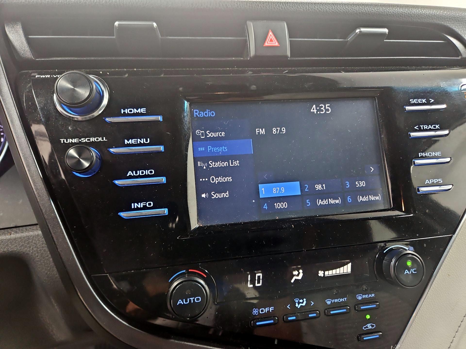 Thumbnail: 2018 Toyota Camry - 15