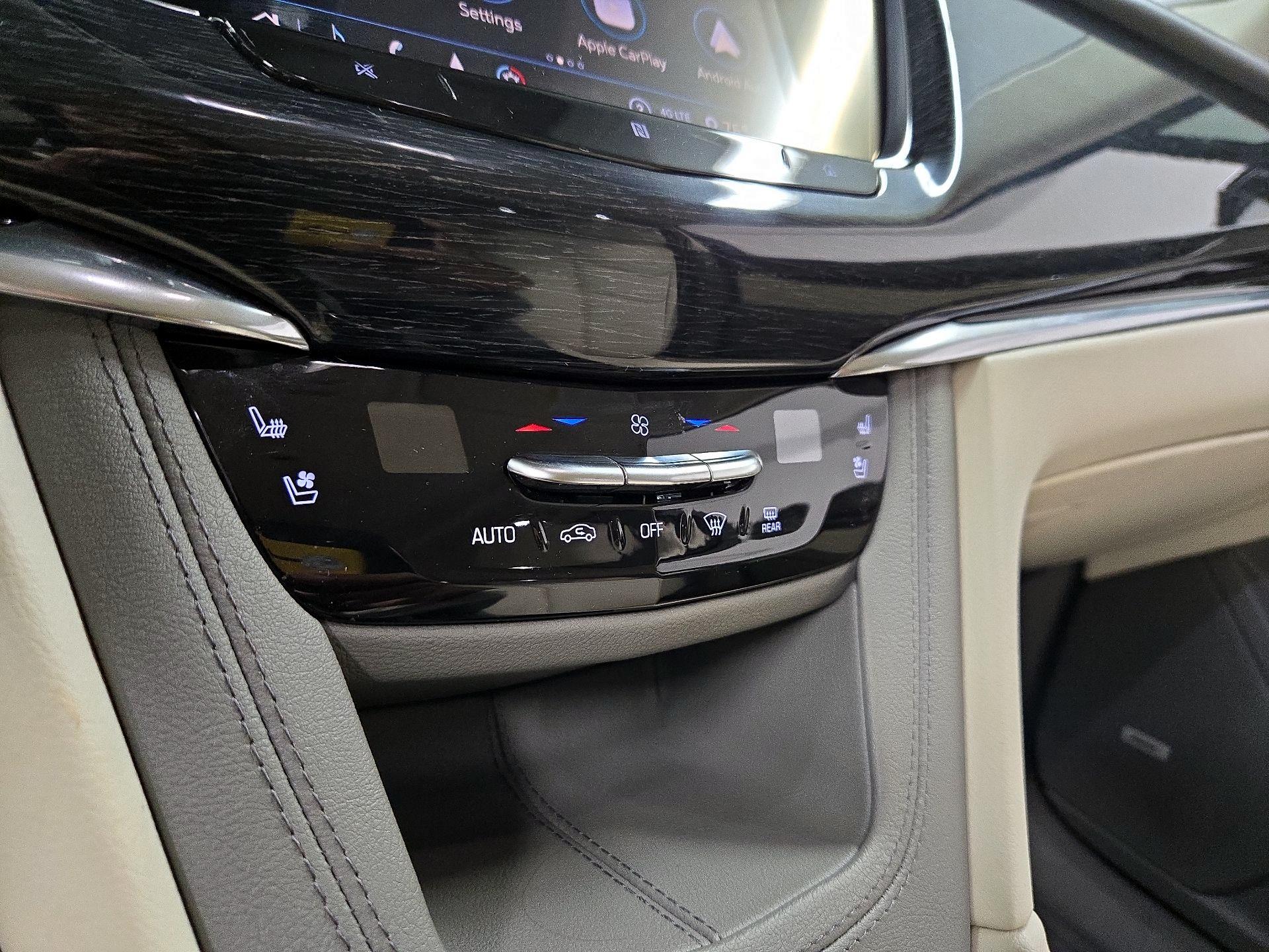 Thumbnail: 2020 Cadillac XT6 - 17