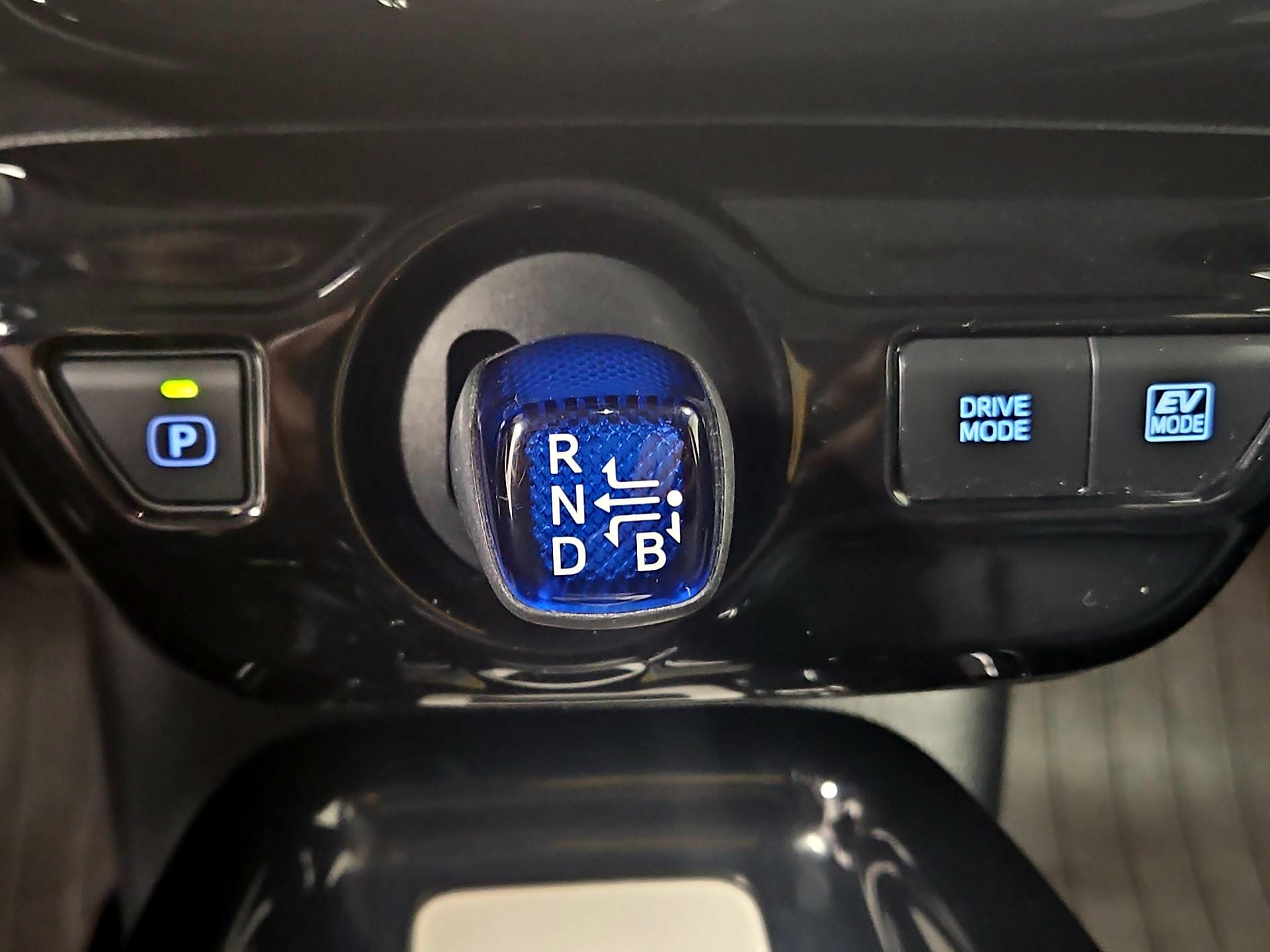 Thumbnail: 2016 Toyota Prius - 18