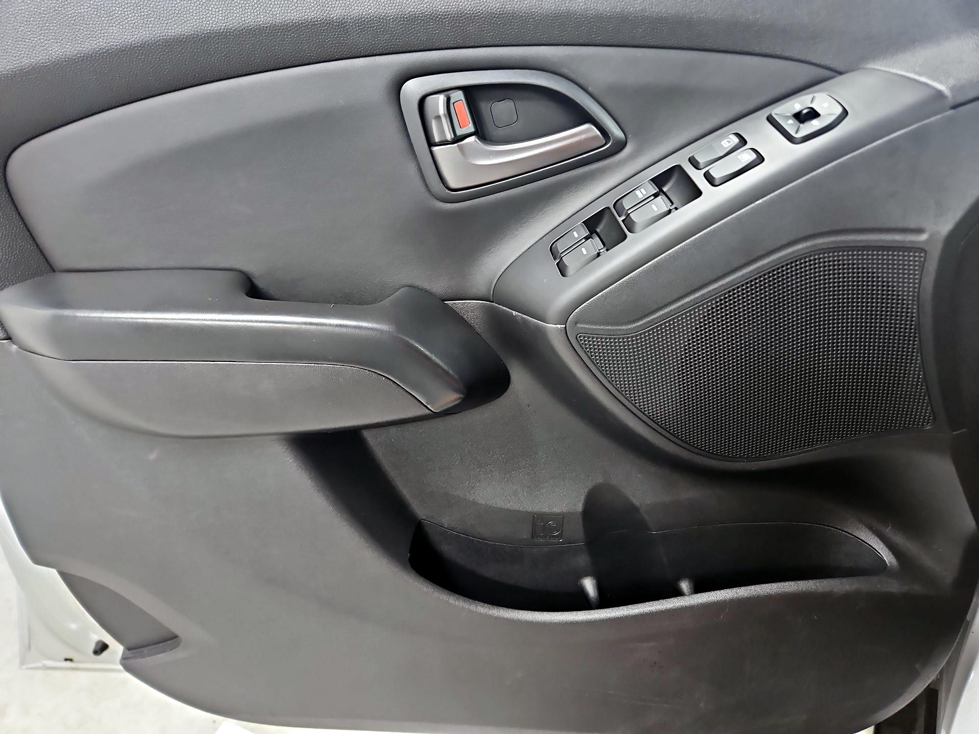 Thumbnail: 2015 Hyundai Tucson - 12
