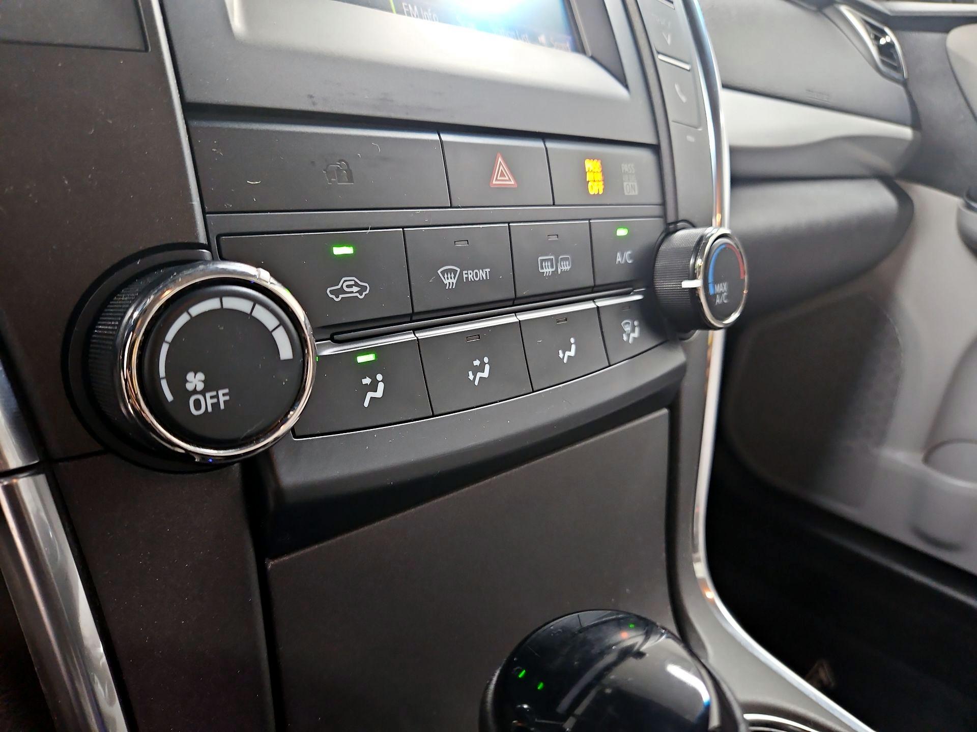 Thumbnail: 2016 Toyota Camry - 16