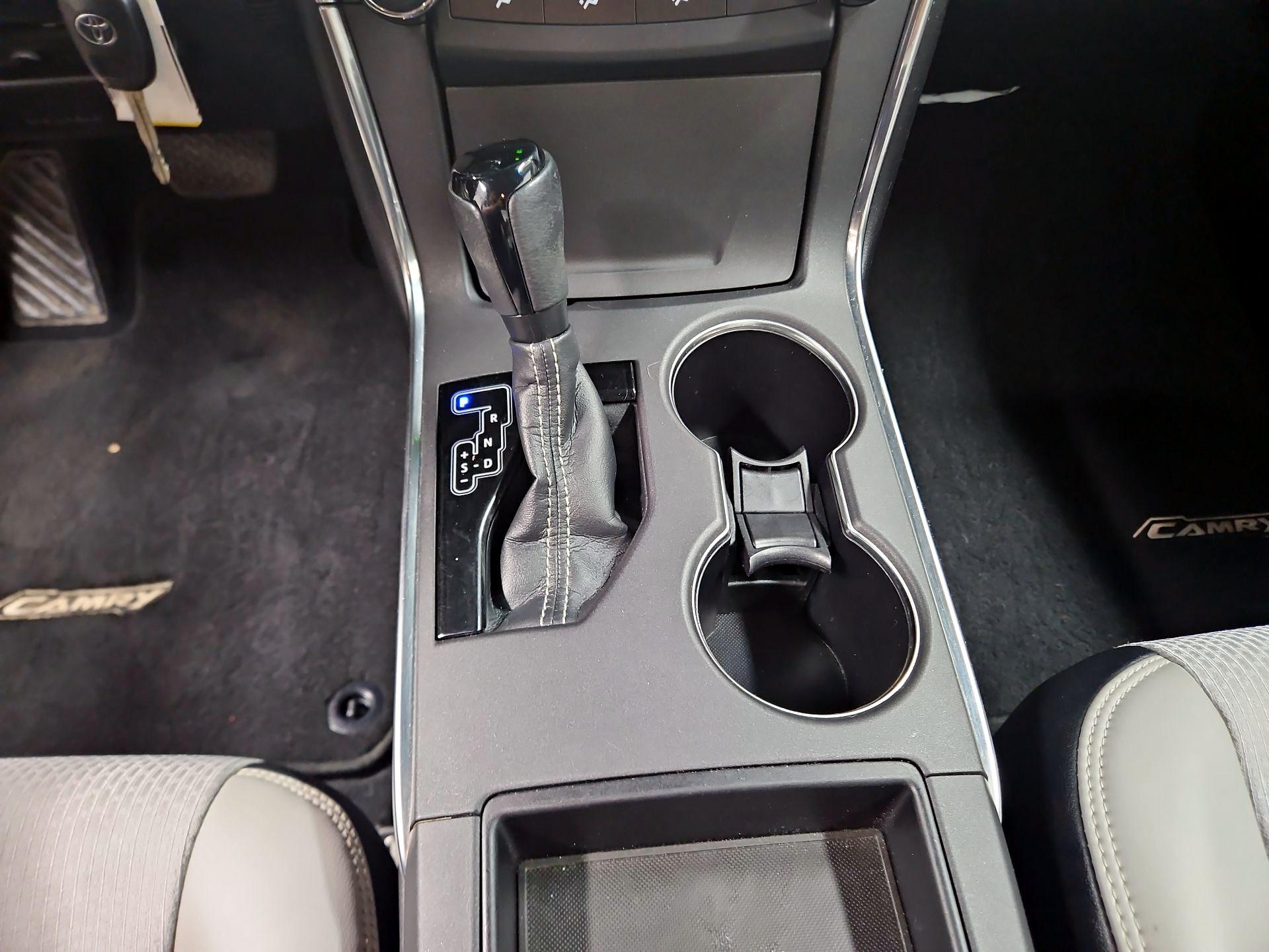 Thumbnail: 2016 Toyota Camry - 17