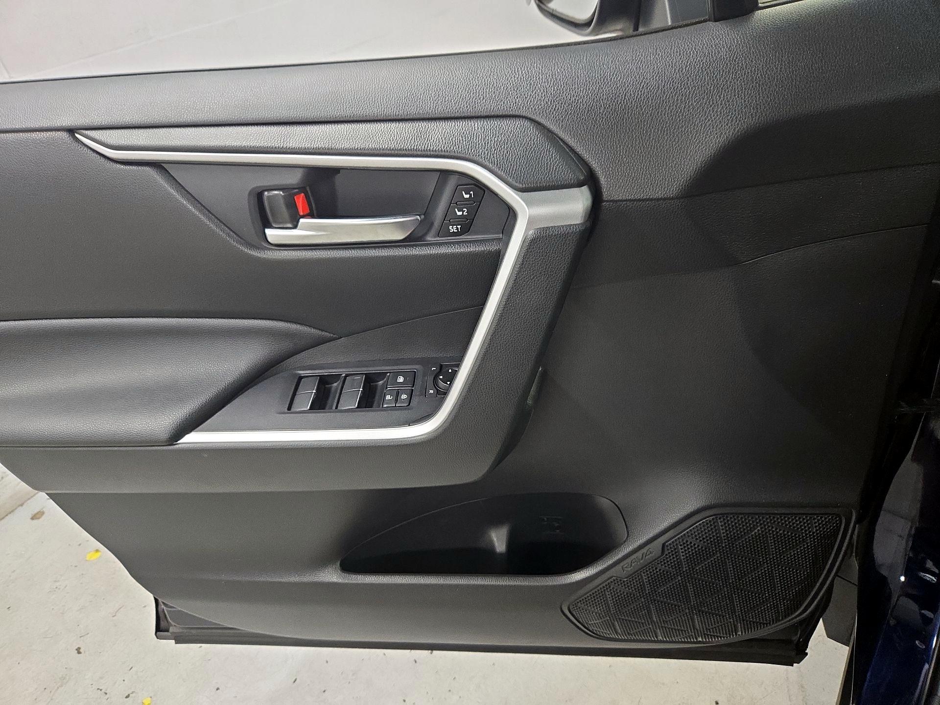 Thumbnail: 2021 Toyota RAV4 - 12