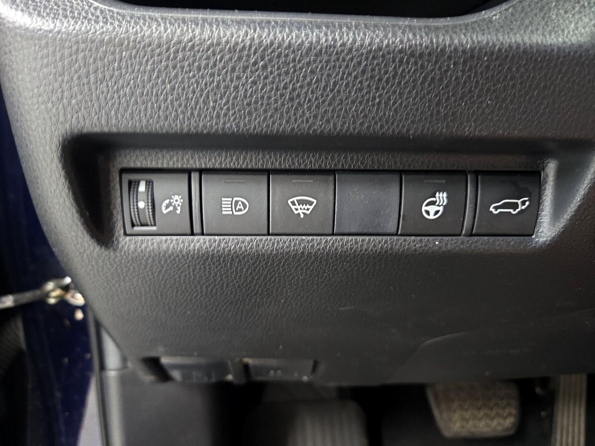 Thumbnail: 2021 Toyota RAV4 - 13