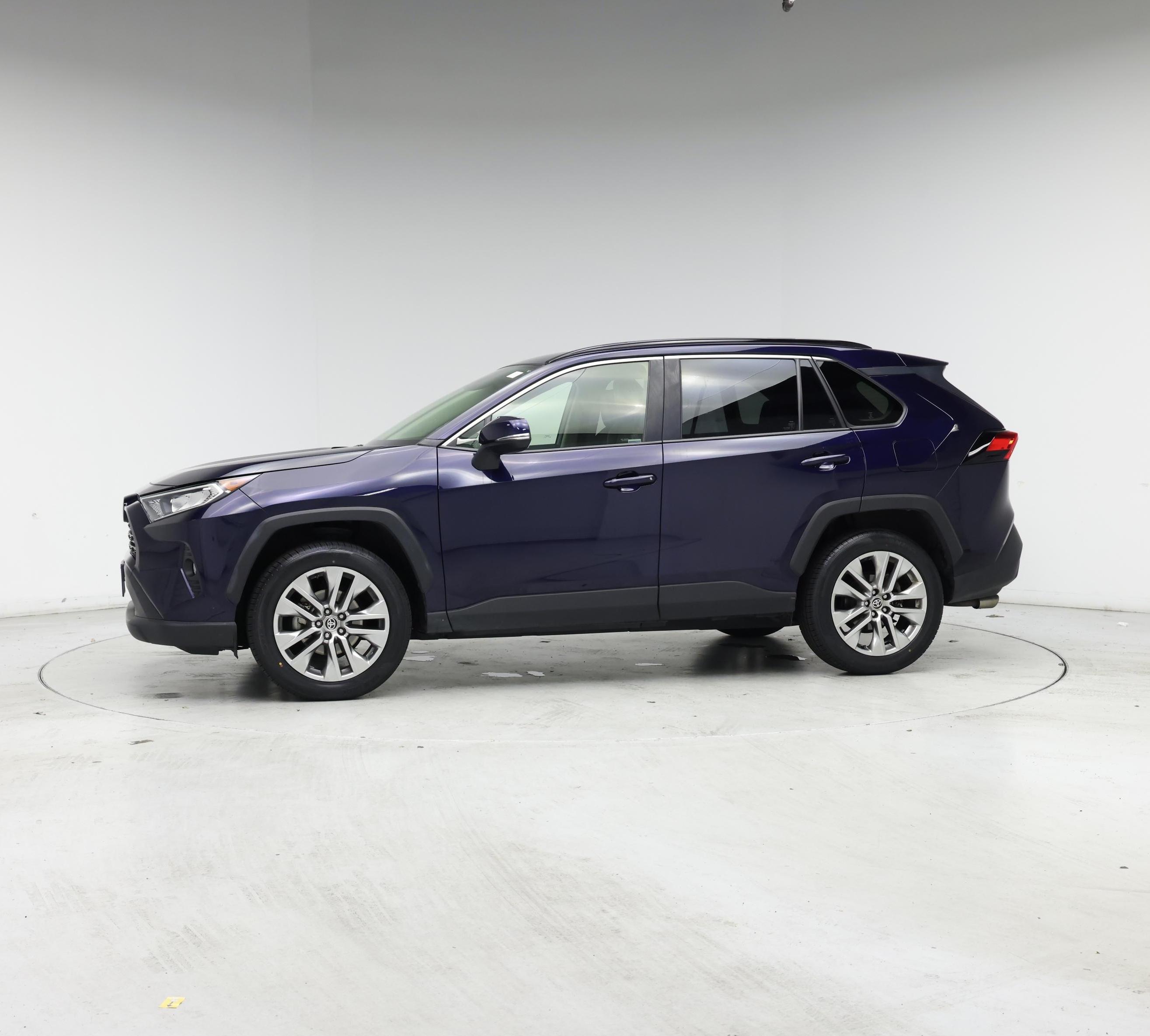 Thumbnail: 2021 Toyota RAV4 - 3