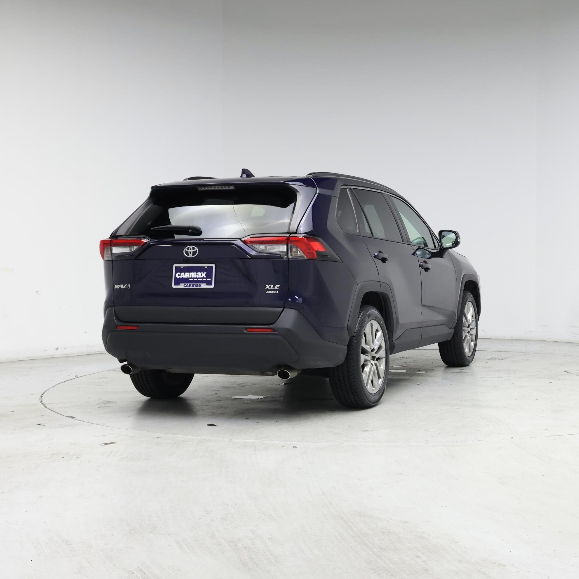 Thumbnail: 2021 Toyota RAV4 - 8