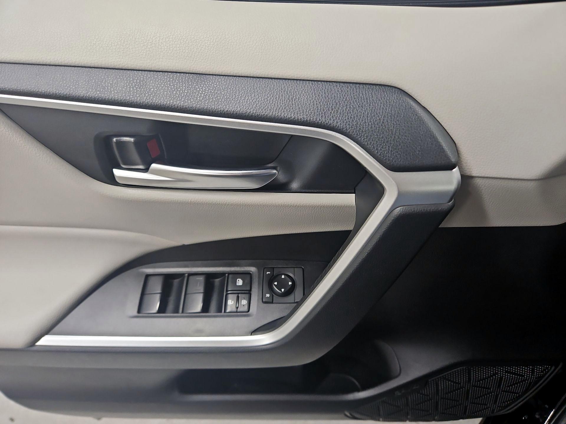 Thumbnail: 2021 Toyota RAV4 - 12