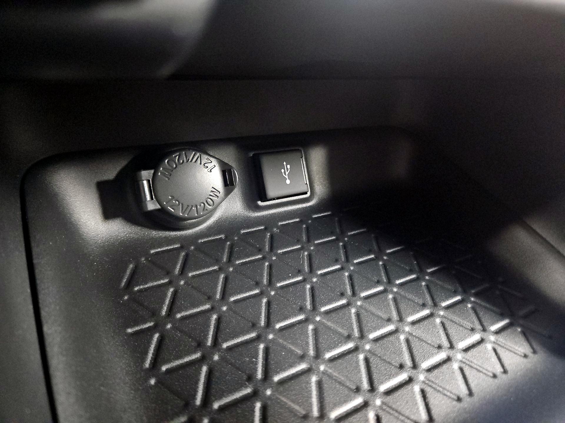 Thumbnail: 2021 Toyota RAV4 - 18