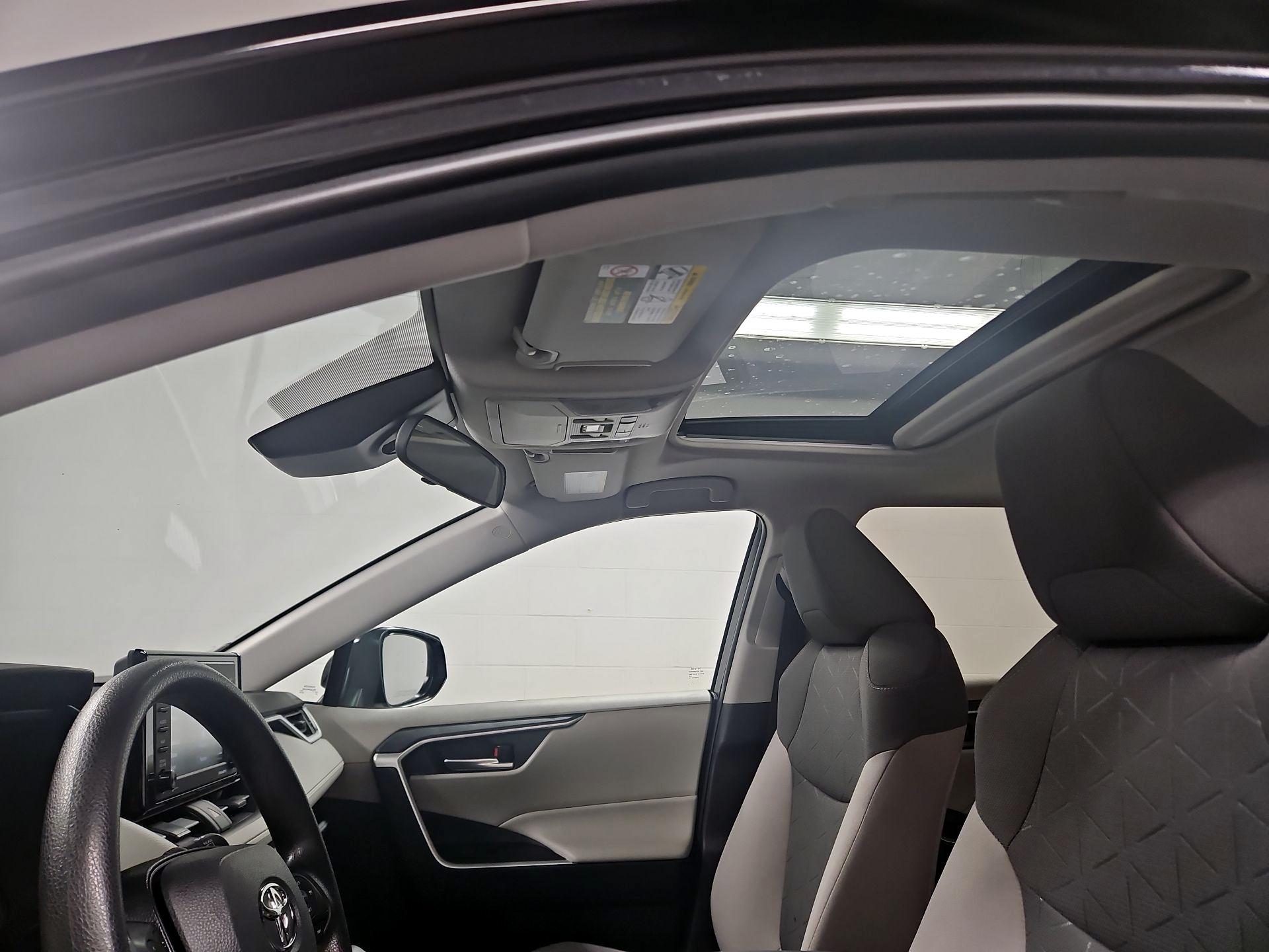 Thumbnail: 2021 Toyota RAV4 - 19
