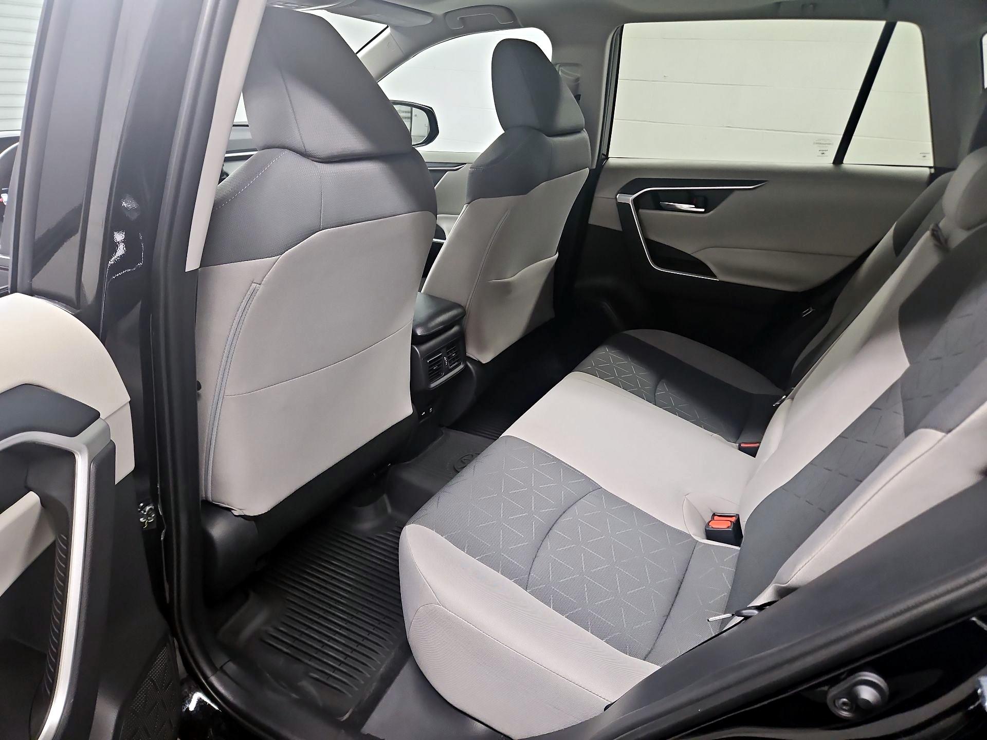 Thumbnail: 2021 Toyota RAV4 - 20