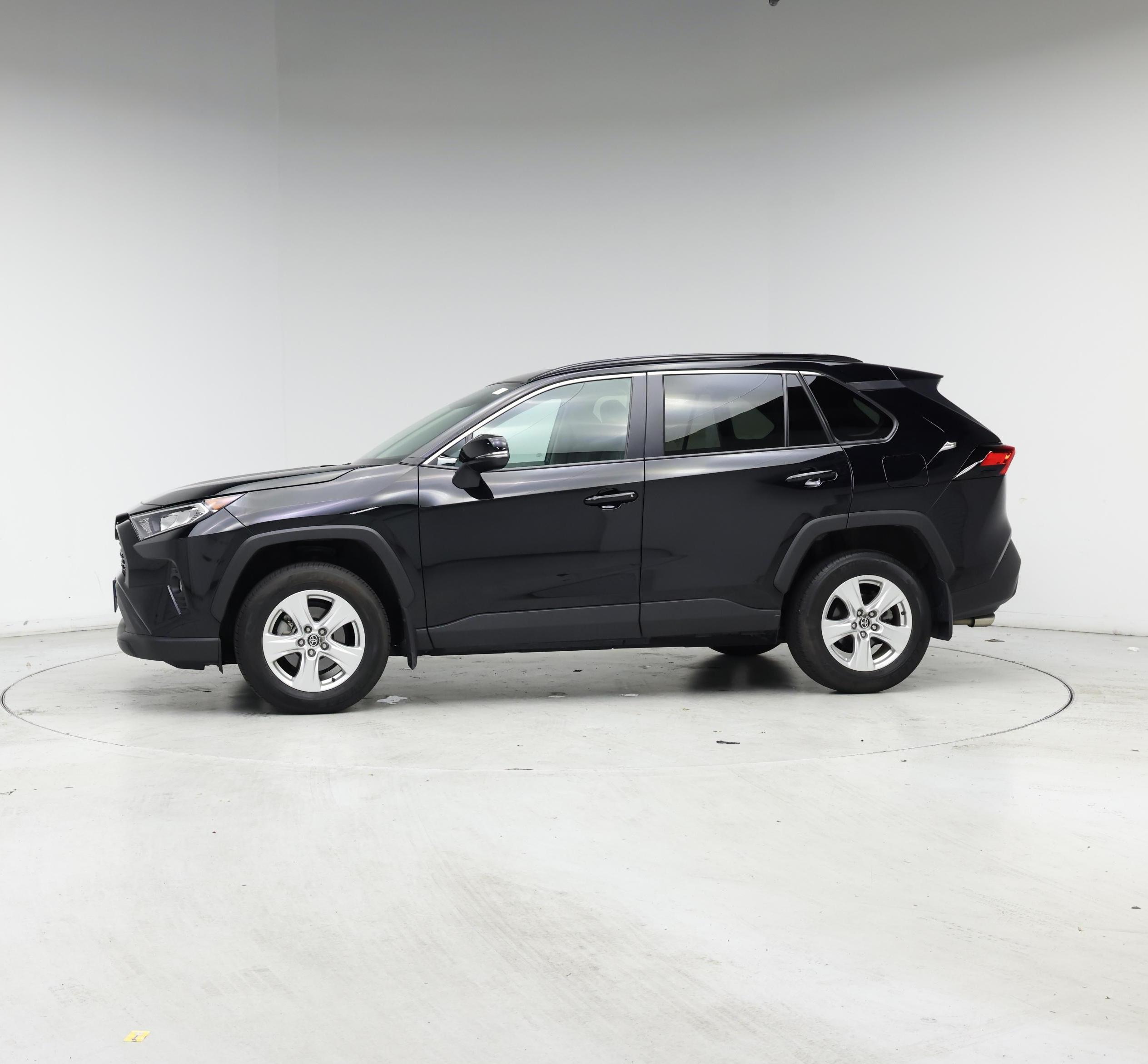 Thumbnail: 2021 Toyota RAV4 - 3