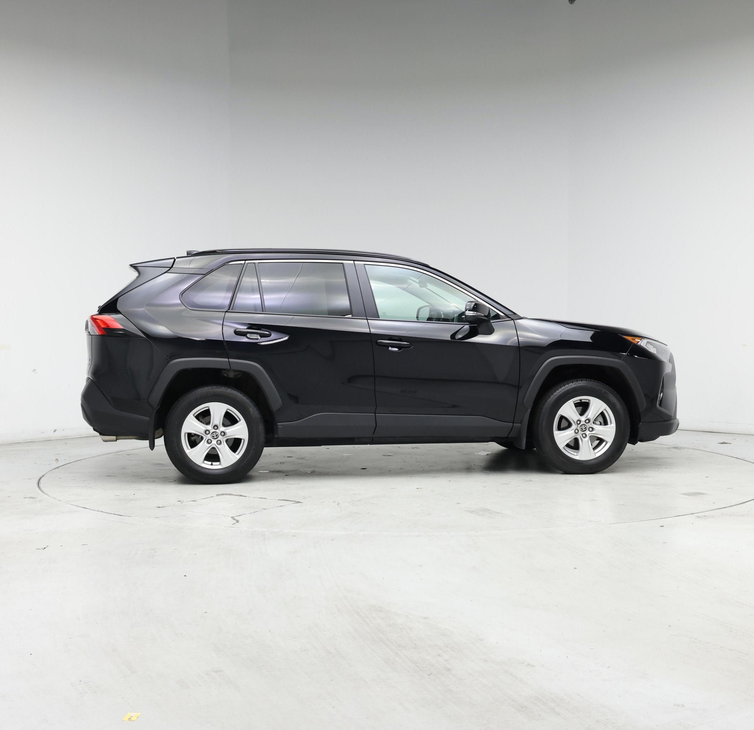 Thumbnail: 2021 Toyota RAV4 - 7