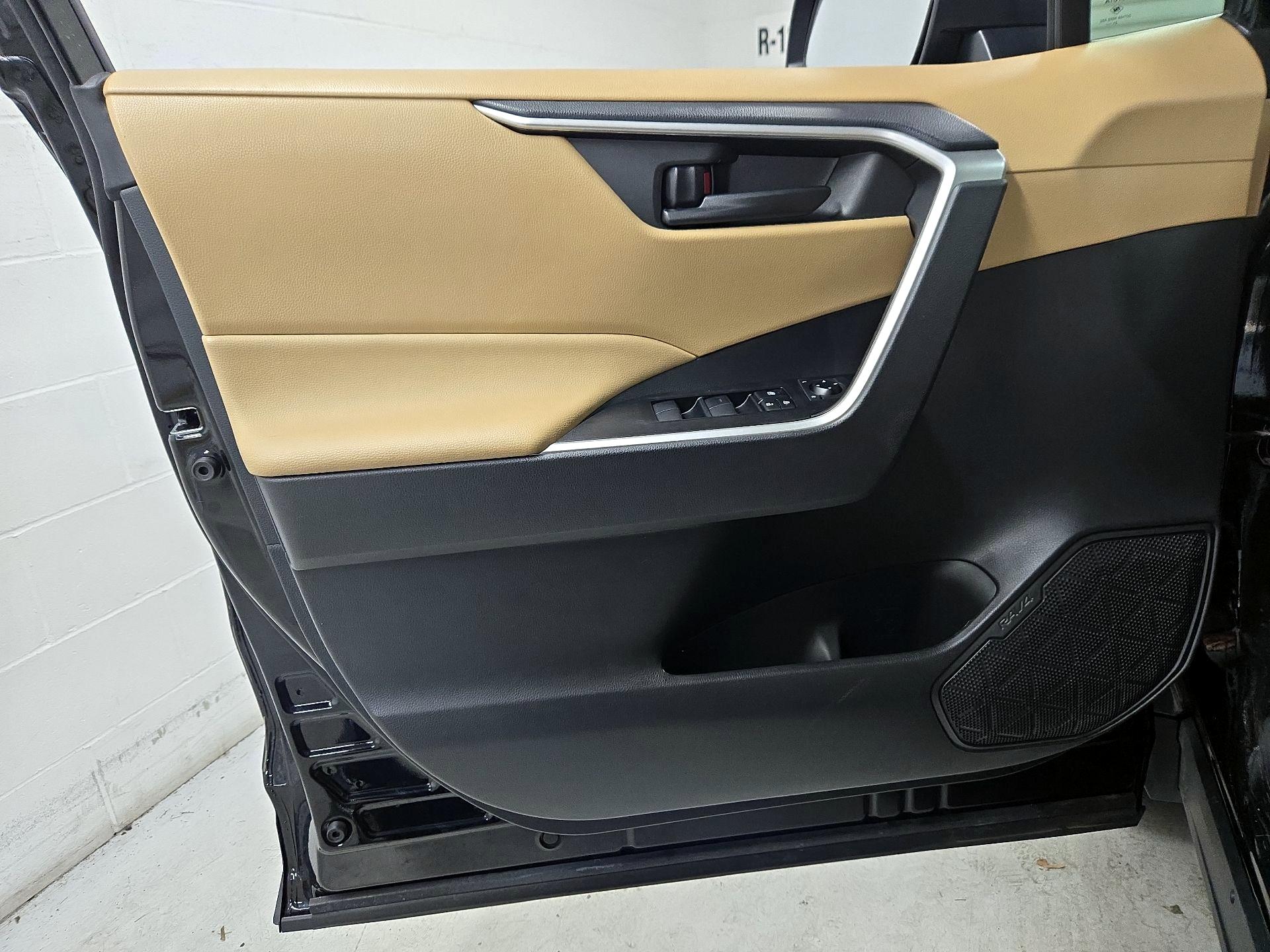 Thumbnail: 2022 Toyota RAV4 - 12