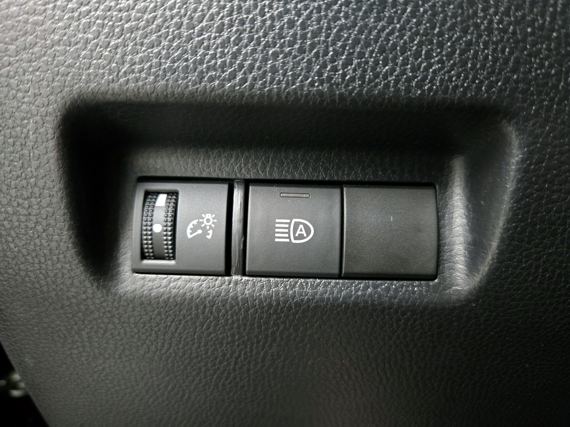 Thumbnail: 2022 Toyota RAV4 - 13