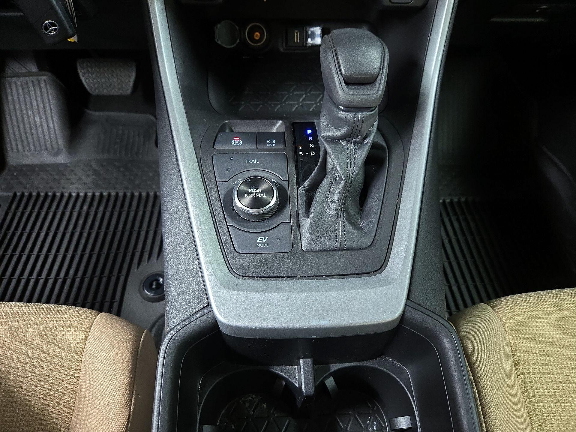 Thumbnail: 2022 Toyota RAV4 - 17