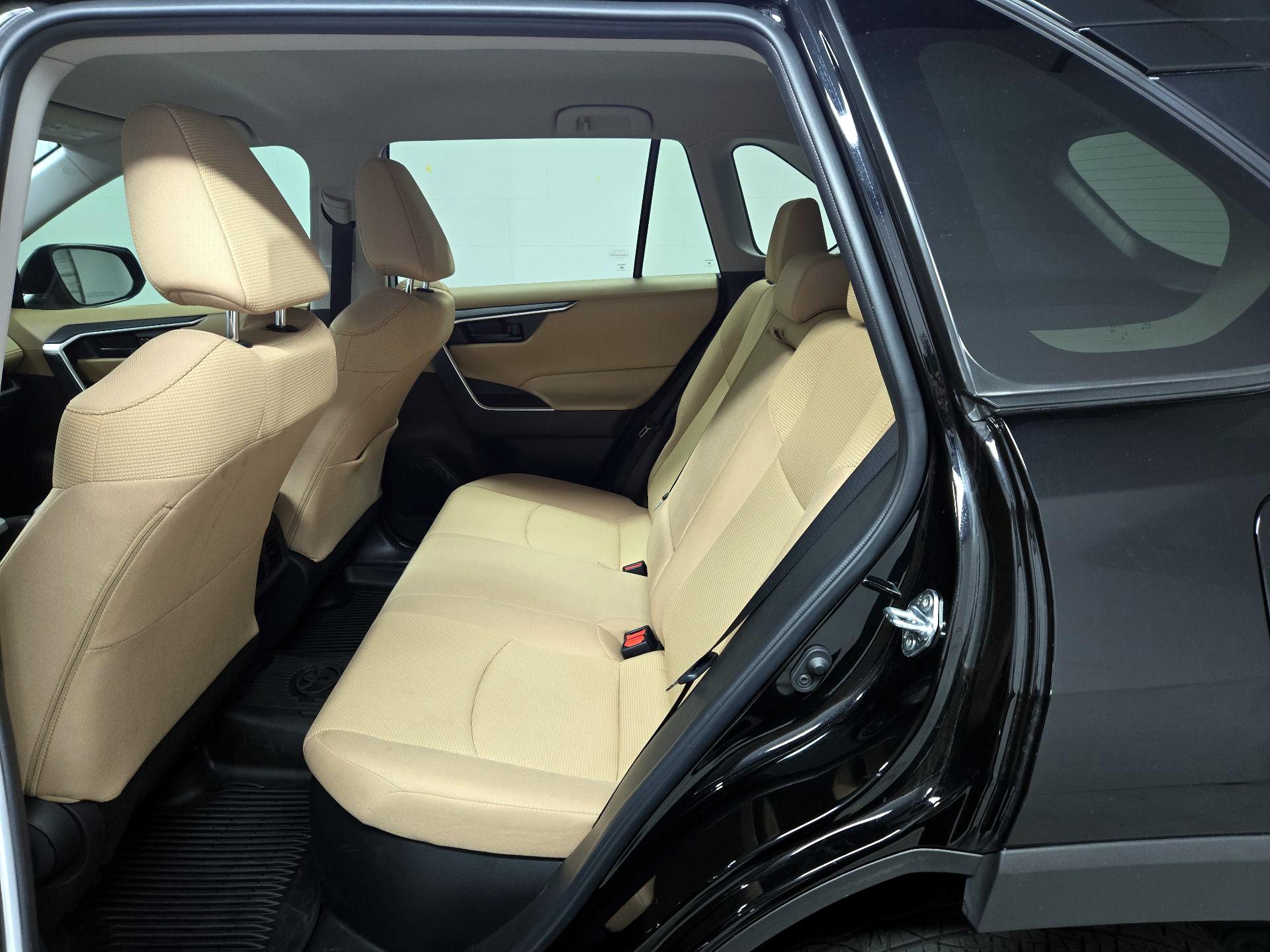 Thumbnail: 2022 Toyota RAV4 - 19