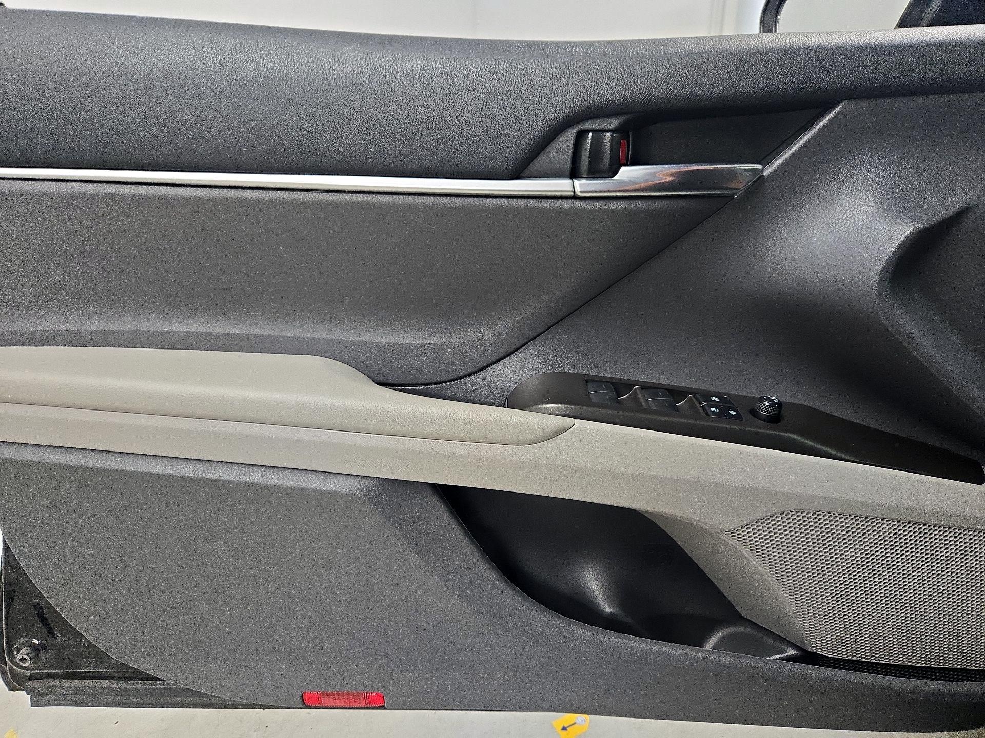 Thumbnail: 2022 Toyota Camry - 12