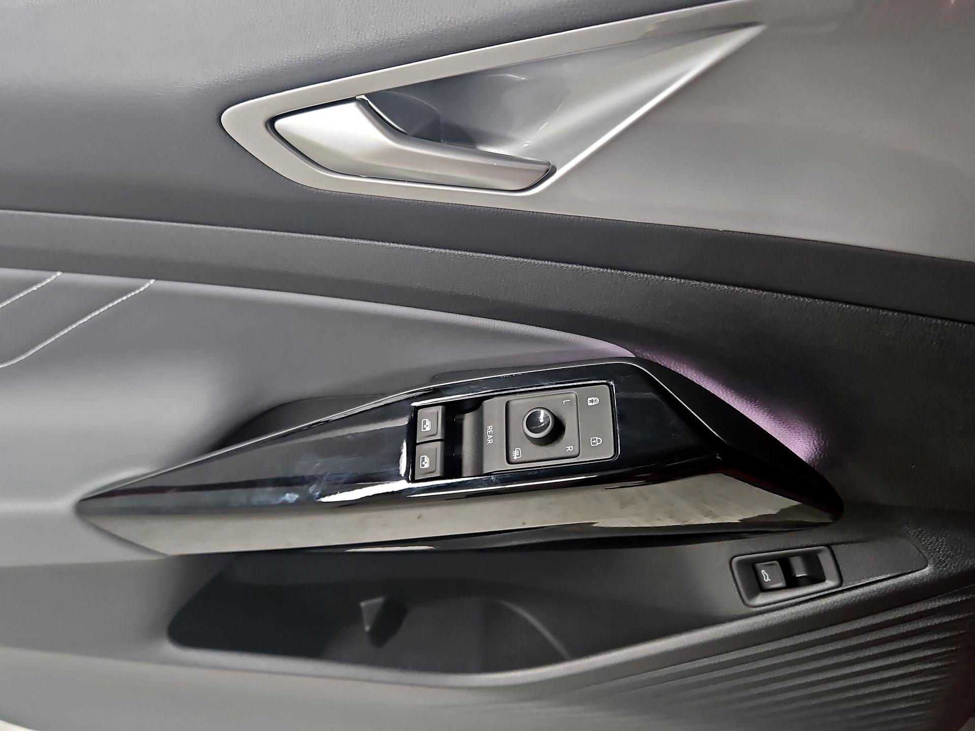 Thumbnail: 2023 Volkswagen ID.4 - 12