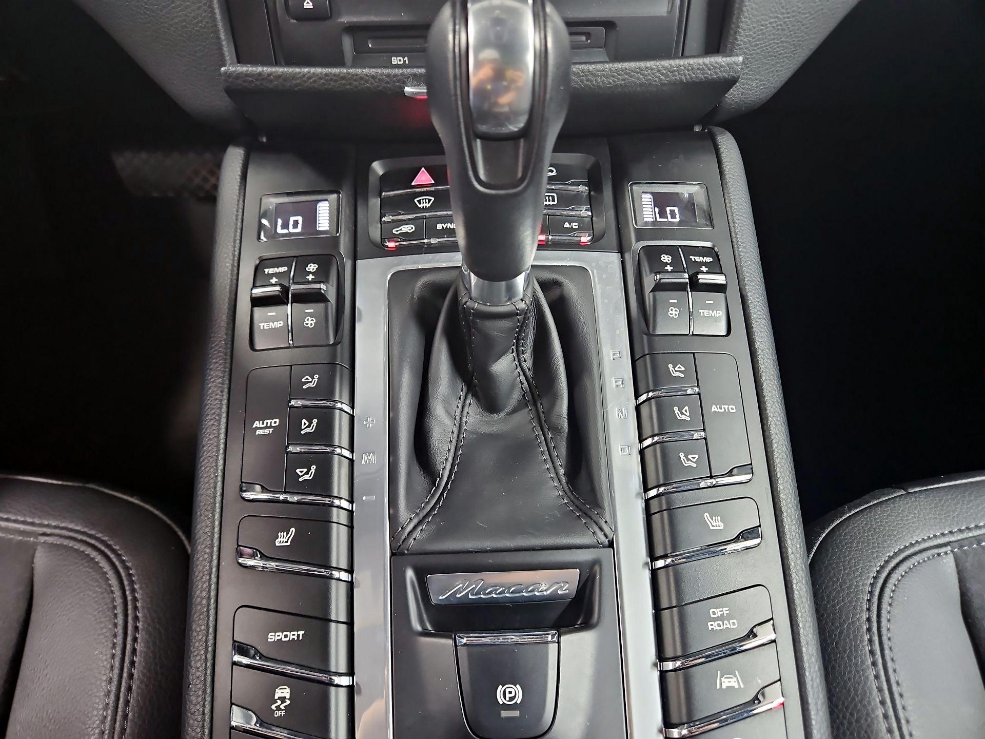 Thumbnail: 2018 Porsche Macan - 17