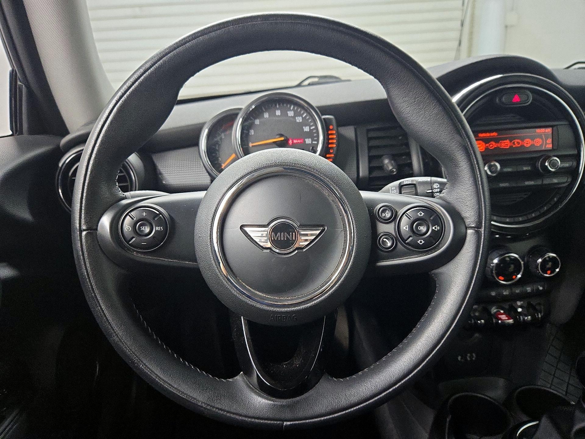 Thumbnail: 2015 MINI Cooper Hardtop - 10